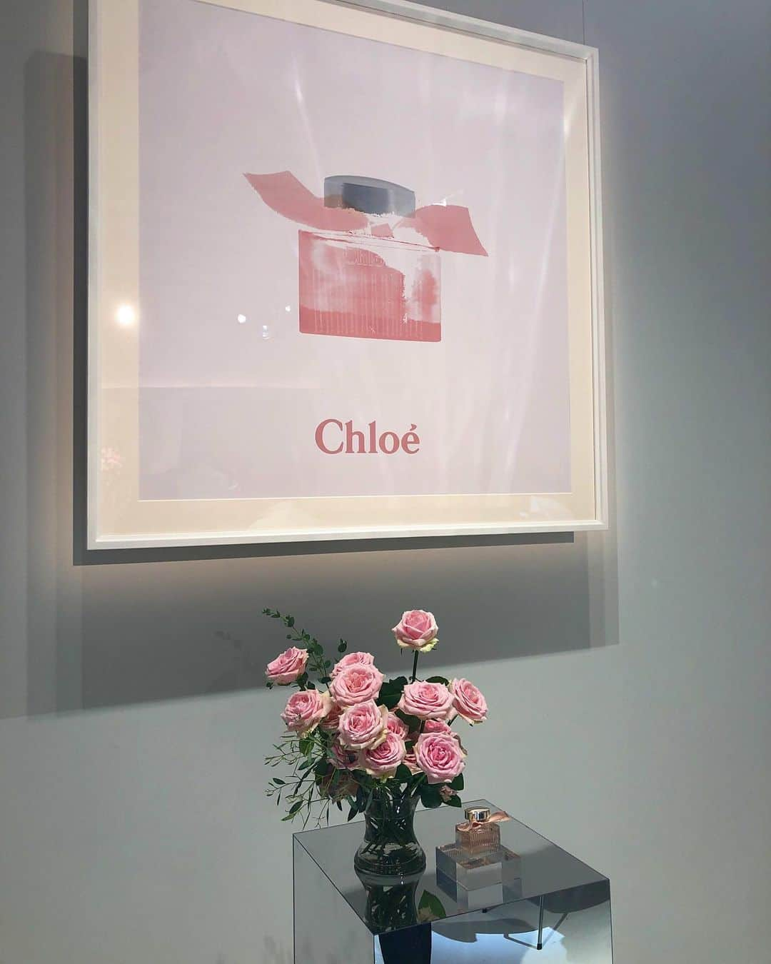 難波サキさんのインスタグラム写真 - (難波サキInstagram)「@chloe New fragrance debut 🌹 ・ 「クロエ ロー オードトワレ」 Chloeならではの 晴れやかで爽やかなフローラルノート。 ローズとマグノリアのニュアンスが 溶け合ってうっとり sexy さも感じる香りでした🎀 #chloegirls  #フレングラス #chloe #クロエ」9月13日 23時57分 - sakinanba