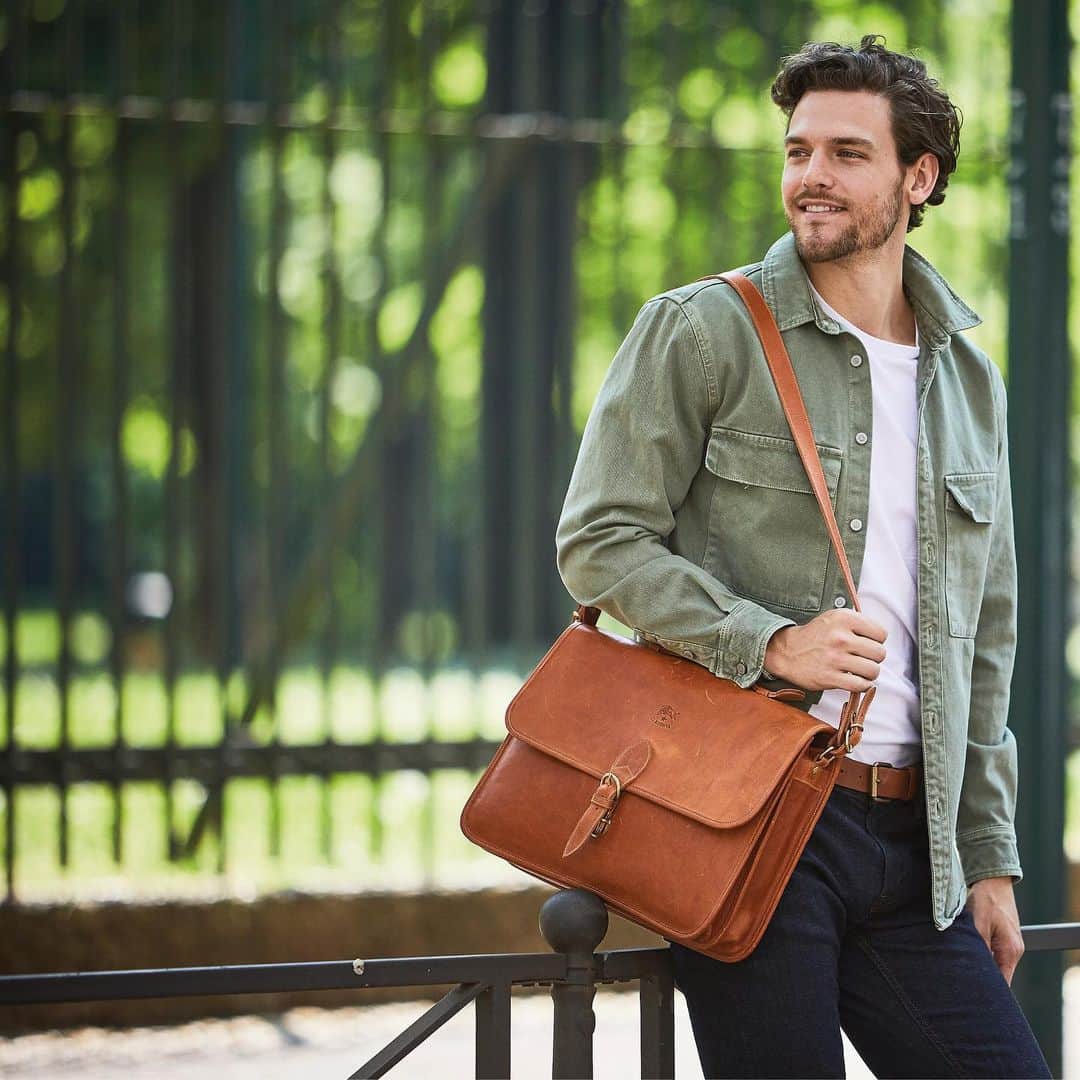 イルビゾンテのインスタグラム：「The Briefcase. ☆ #ILBISONTE」