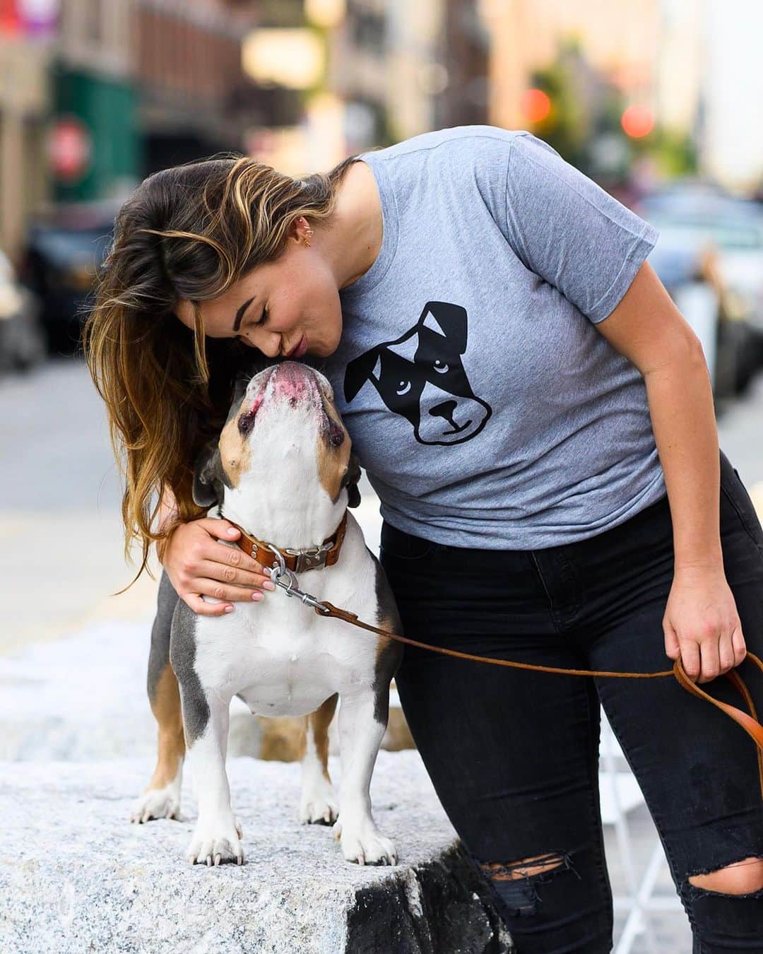 The Dogistさんのインスタグラム写真 - (The DogistInstagram)「Introducing Dogist BIG logo tees, in navy, grey, and PRIDE colors. Don’t be humble about who you love – dogs or people. Shop now at the link in bio ❤️」9月14日 0時03分 - thedogist