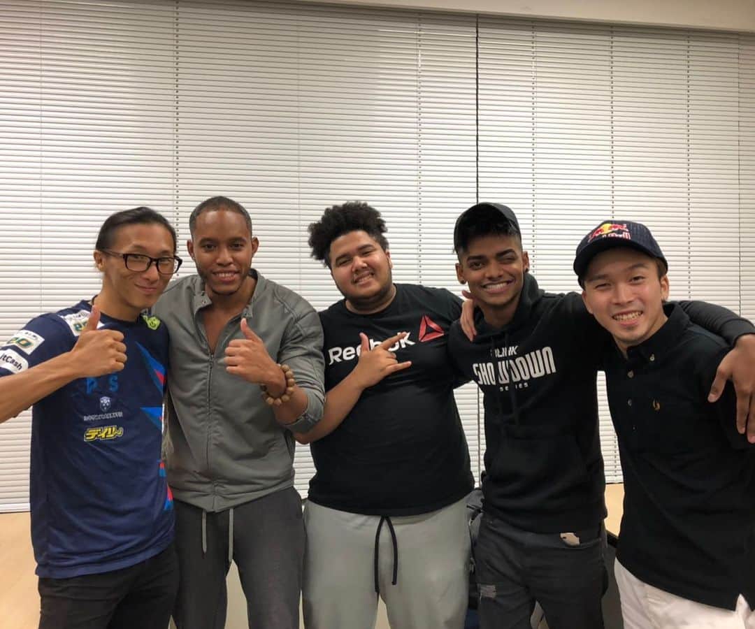 gachikunのインスタグラム：「.﻿ ﻿ ガチくんに！にどぐらさんとドミニカ勢が出演してくれました！普段は聞けない話が沢山聞けてとても楽しい配信となりました！ありがとうございました！﻿ ﻿ Thank you for watching ''ガチくんに！''.It was a very fun！Thank you very much!﻿ Gracias Dominica FGC‼︎」