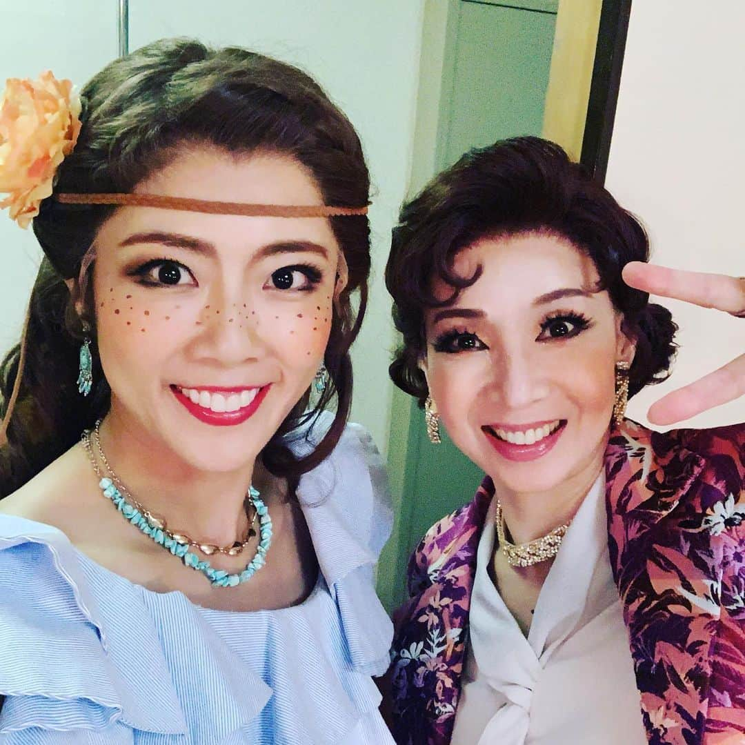 大和田美帆さんのインスタグラム写真 - (大和田美帆Instagram)「高橋一生くん主演の #八犬伝 山田孝之くん主演の #フルモンティ に続き3度目の共演 #保坂知寿 さん。 私の永遠の憧れ。 .. #夢から醒めた夢 のピコの歌を 朝から晩まで狂ったように聴いてた 学生時代。  #マンマミーア のドナ だけでなく #李香蘭 の川島芳子 #クレイジーフォー・ユー のポリーなど 代表作ばかりのお方。(全部観てる) 他にももっともっと。 .  今回は楽屋がお隣なので よく行き来させてもらってます。 学ばせていただくことばかりです。 . #ペテン師と詐欺師 折り返し！ あと１７公演。当日券もあるそうです。 よろしくお願いします！」9月14日 11時23分 - miho_ohwada