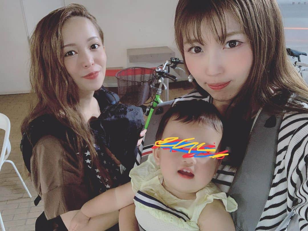 のインスタグラム：「👱‍♀️♡ ・ ・ ・ どんどん美人になっていくきみちゃん❣️ ご近所さんなので近くのおでかけ広場へ✨ モデル級の可愛いママさん達もいて、自分も頑張ろうと思える^_^だいたいそうゆう人は性格もステキ‼️ それに比べて…以下省略  #もう秋 #寒い」