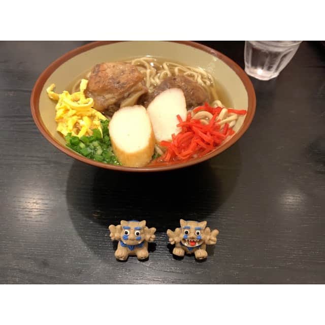 由井香織のインスタグラム：「やっぱりソーキそば😆❤️ withマイシーサー🏝  #沖縄 #ソーキそば」