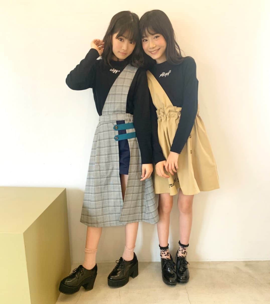 のインスタグラム：「. まるで双子💗なマアヤとアキの私服は、どちらもアルジー！ マアヤが着ているのは、「ルキコラボ」のジャンスカ〜〜🌟(ルキ大喜びの舞)  #プチモの私服 #プチモ #ニコプチ #丸山真亜弥 #近藤藍月 #アルジー #ALGY」