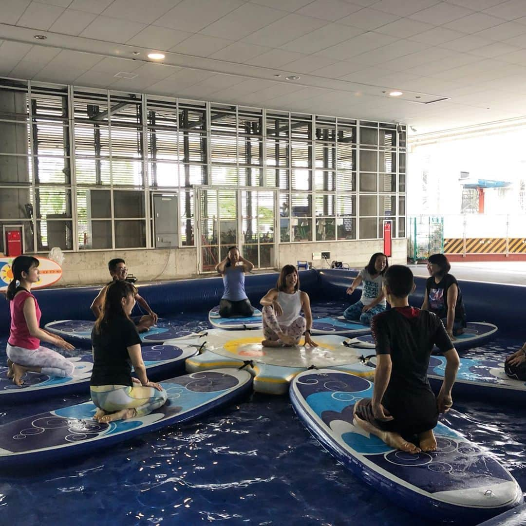 田中律子さんのインスタグラム写真 - (田中律子Instagram)「YOGA FEST YOKOHAMA🤩  初日スタートしましたー❗️ サップヨガ体験チケットは、オープン30分で、完売しました🏄‍♀️ ありがとうございました🙏  私のレッスンは、明日朝9時から、2時間WSです❗️会場でチケット当日券もありまーす🤩👌 お待ちしてます❤️ #yogafest  #yogafestyokohama2019  #yogalife  #jsya #supyoga」9月14日 10時20分 - ri2kotanaka