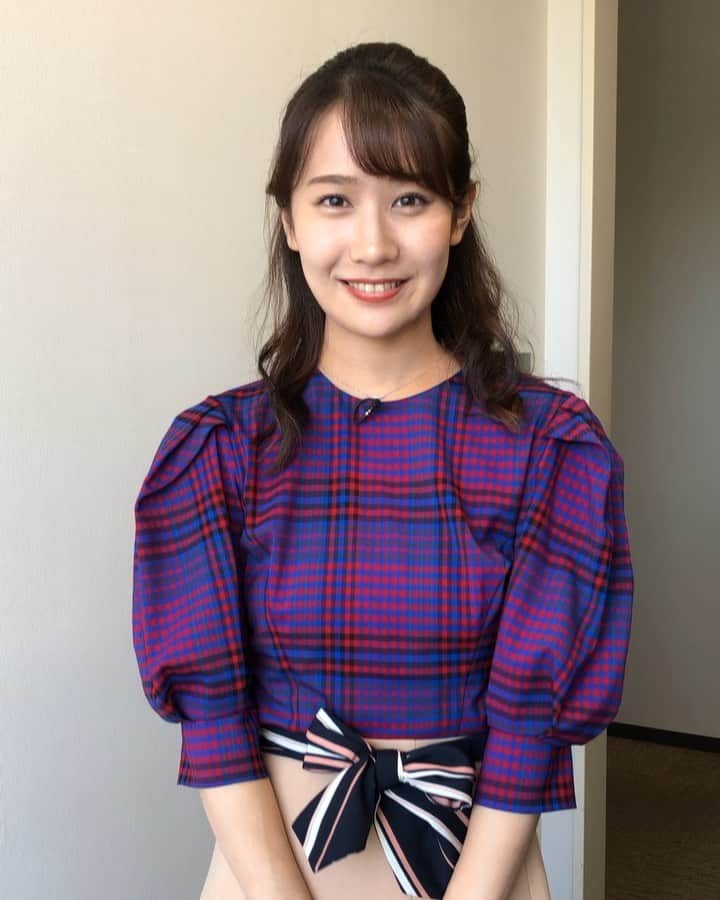 のインスタグラム：「くるくるっと回ってみました🤓 最近ポニーテールが多かったので、久しぶりにハーフアップです☆ . . . #デルサタ衣装 #アナウンサー衣装 #デルサタ #デルサタ11 #メーテレ #アナウンサー #島津咲苗 #トップス #zara #zarawoman」
