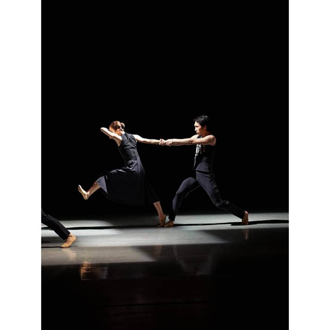 峯岸伽奈のインスタグラム：「. . . first show done in Penang!  so happy to perform this piece again🎌 📸@take_dance_photo  @singaporedancetheatre  #unexpectedb #torushimazaki #singaporedancetheatre #sdtontour #sonysingapore  #sonyalpha  #バレリーナ」