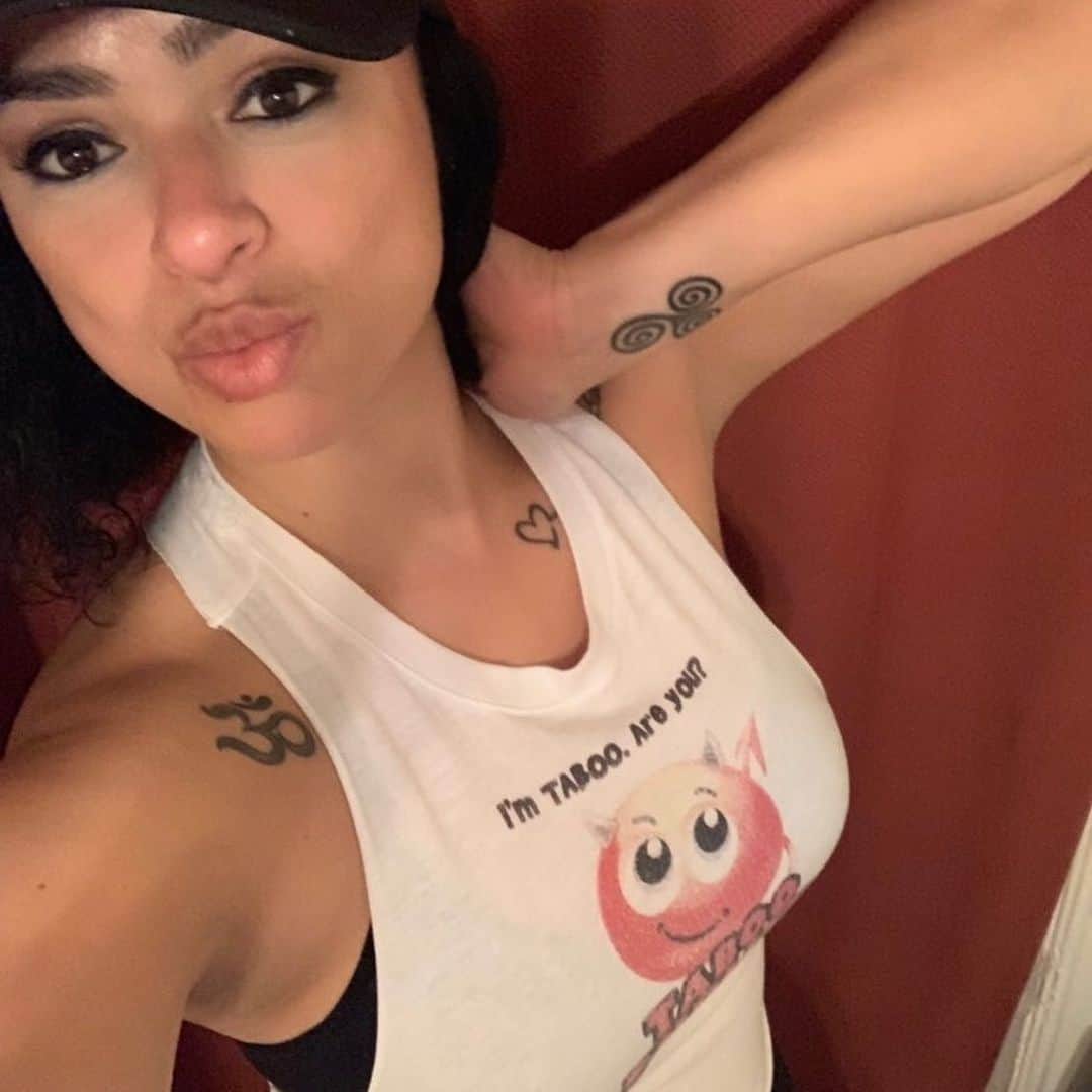 Taboo English®さんのインスタグラム写真 - (Taboo English®Instagram)「Cris Perez, future Maxim Cover Girl, rocking a Taboo English tshirt with her major league boobs. @cris_fit_2.0 ❤️❤️❤️❤️❤️❤️ Go to our story and cast a vote for her to get on that Maxim cover. 🌟 Cris is an NYU graduate 👩🏽‍🎓with 14 years of experience as a paralegal, a legal 📚interpreter, online coach. She motivates and inspires women to love themselves and their body image. And, as an awesome 🗽New Yorker, she’s fluent in Taboo English 🤬 • • • • #tabooenglish #maximcovergirl #newyorkers #latina #onlinecoaching #fitnessmodel #fitnessmotivation」9月14日 10時54分 - tabooenglish