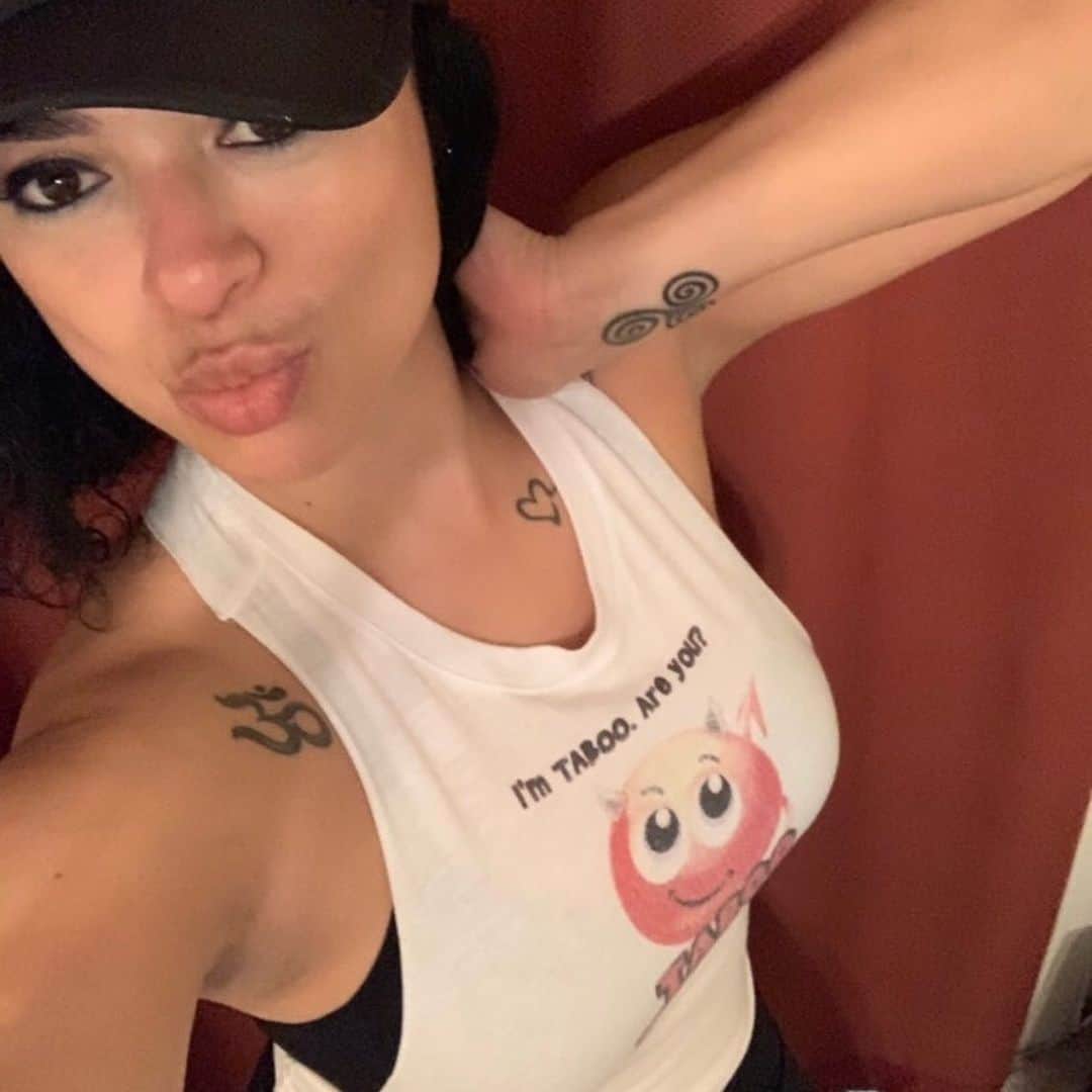 Taboo English®さんのインスタグラム写真 - (Taboo English®Instagram)「Cris Perez, future Maxim Cover Girl, rocking a Taboo English tshirt with her major league boobs. @cris_fit_2.0 ❤️❤️❤️❤️❤️❤️ Go to our story and cast a vote for her to get on that Maxim cover. 🌟 Cris is an NYU graduate 👩🏽‍🎓with 14 years of experience as a paralegal, a legal 📚interpreter, online coach. She motivates and inspires women to love themselves and their body image. And, as an awesome 🗽New Yorker, she’s fluent in Taboo English 🤬 • • • • #tabooenglish #maximcovergirl #newyorkers #latina #onlinecoaching #fitnessmodel #fitnessmotivation」9月14日 10時54分 - tabooenglish