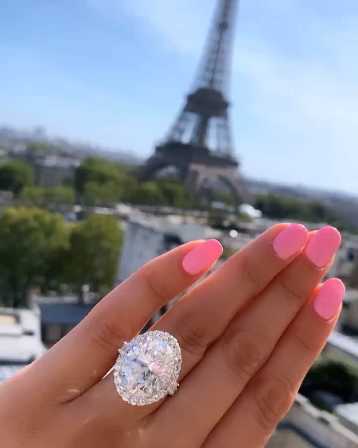 laurag_143のインスタグラム：「Our Proposal vlog is now up!!😱 Double tap if you loved it ❤️❤️❤️」