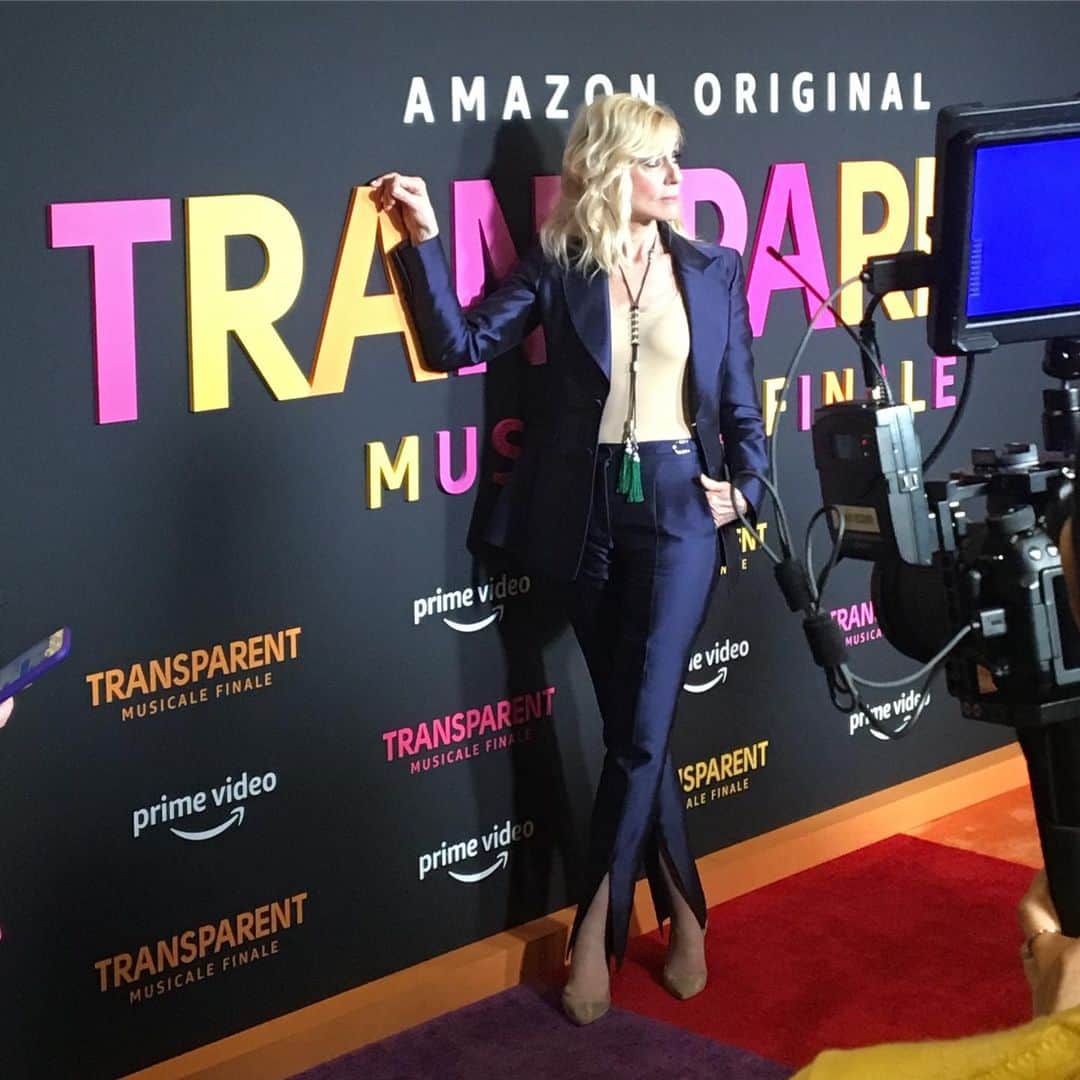 エリザベス・リーサーのインスタグラム：「This woman. @judithlight @transparentamazon #transparent #musicalefinale」