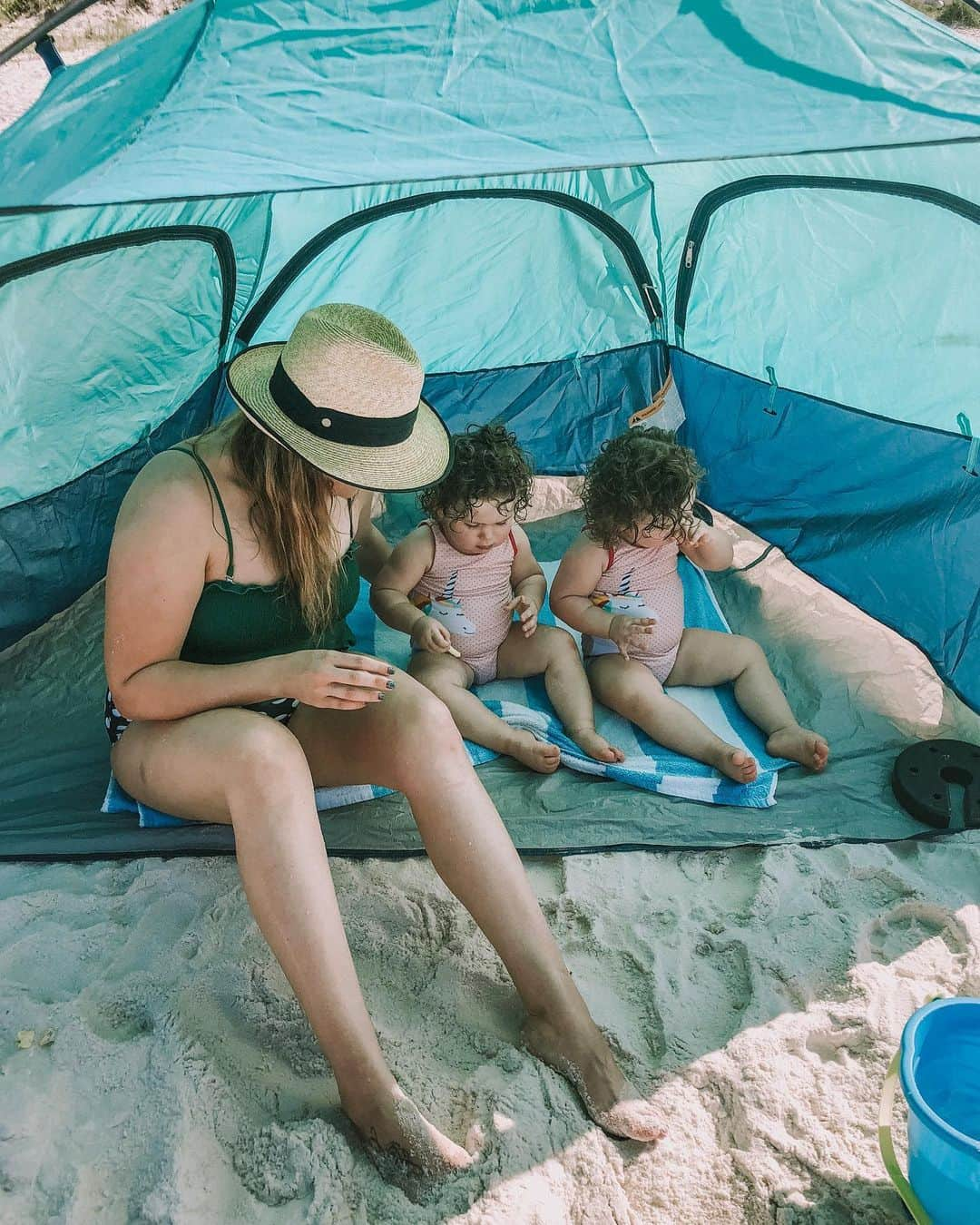 ヒラリー・スコットさんのインスタグラム写真 - (ヒラリー・スコットInstagram)「🌊 time is the best time. Thankful for some much needed r&r with my sweet family.」9月14日 11時04分 - hillaryscottla