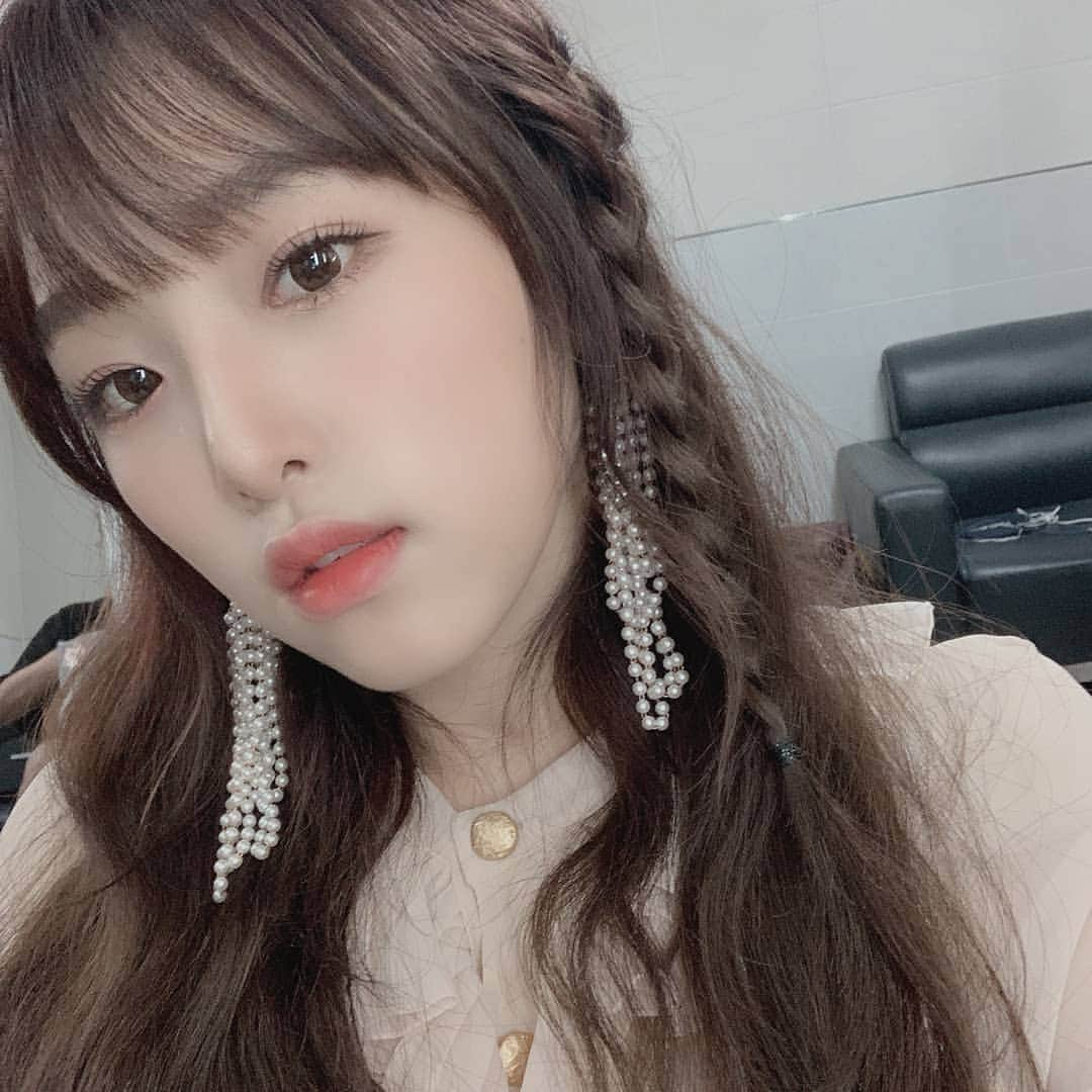 IZ*ONEさんのインスタグラム写真 - (IZ*ONEInstagram)「위즈원~~ Vampire MV 봤어요? 인간 예나 버전🤭🥰 ⠀ ウィズワン~~Vampire MV見ました？ 人間イェナバージョン🤭🥰 ⠀ #예나 #イェナ #IZONE #아이즈원 #アイズワン」9月14日 11時08分 - official_izone