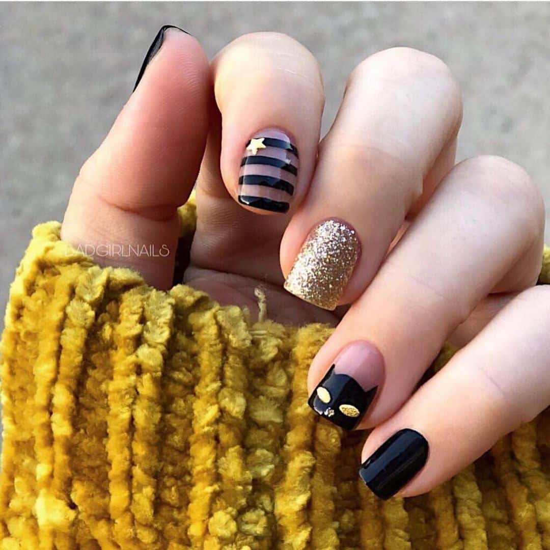 Soniaさんのインスタグラム写真 - (SoniaInstagram)「Friday the 13th means it’s time for a black cat mani🌙  which one of these throwback designs would you pick?💅🏼」9月14日 2時23分 - badgirlnails