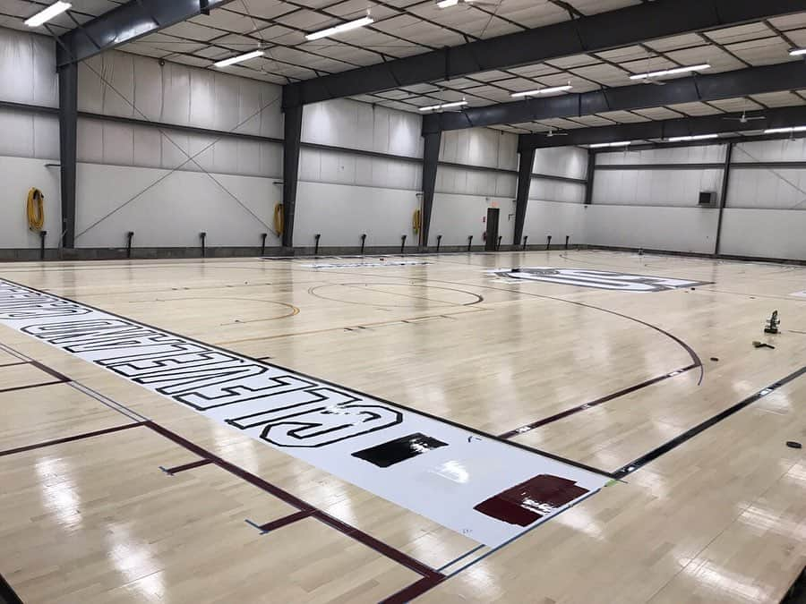 キャブスさんのインスタグラム写真 - (キャブスInstagram)「#Cavs50 goes hard in the paint!  Our 50th season court for 2019-20 is coming together nicely 🎨」9月14日 2時40分 - cavs