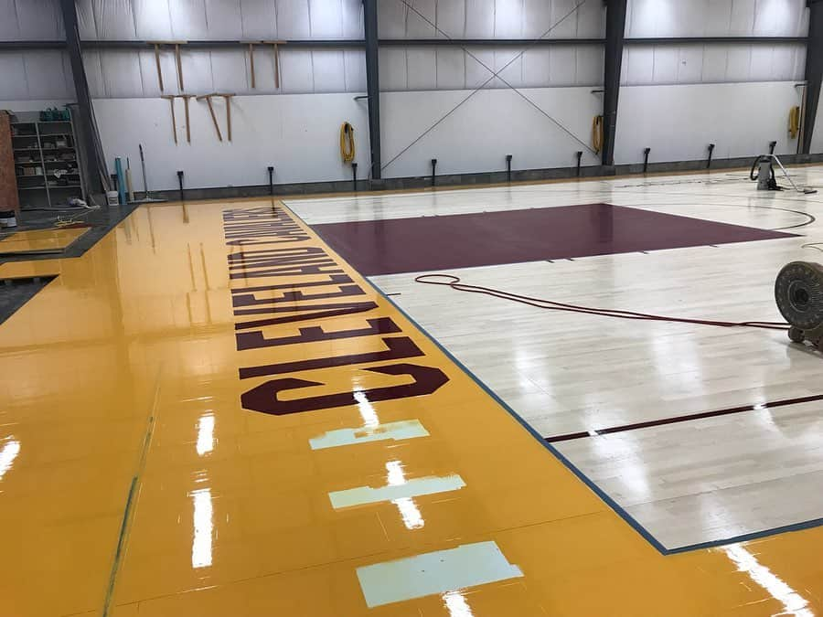 キャブスさんのインスタグラム写真 - (キャブスInstagram)「#Cavs50 goes hard in the paint!  Our 50th season court for 2019-20 is coming together nicely 🎨」9月14日 2時40分 - cavs