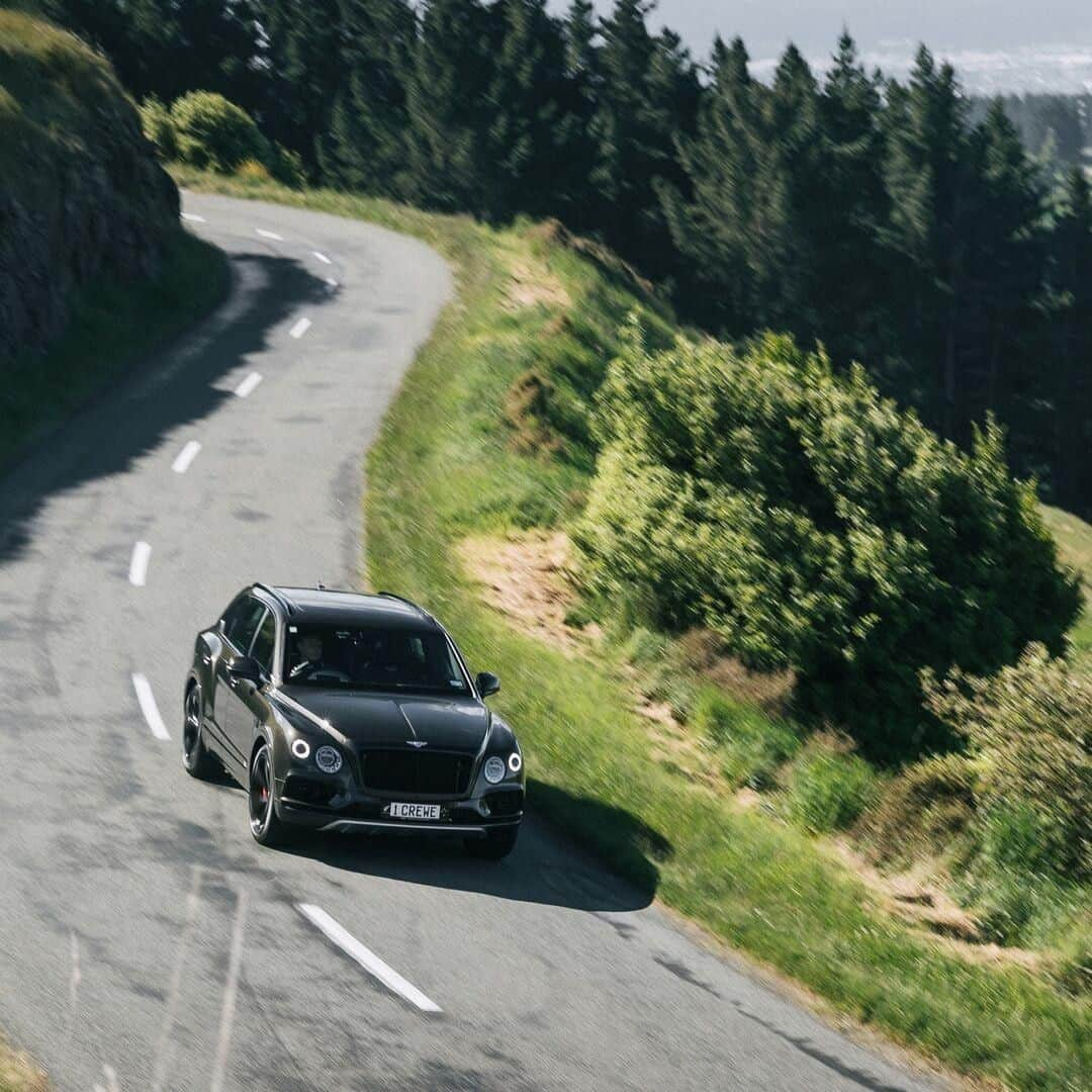 ベントレーさんのインスタグラム写真 - (ベントレーInstagram)「The Bentayga is the SUV that makes each journey extraordinary. Configure yours through the link in bio. Tag your content #WorldOfBentley _ Photo by @logann.west for @bentleyauckland」9月14日 3時03分 - bentleymotors