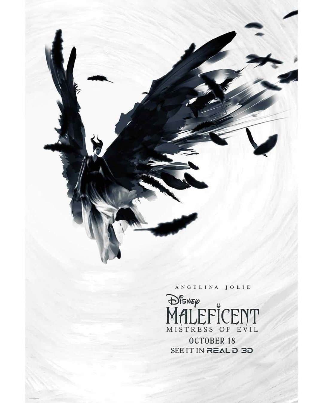 Walt Disney Studiosさんのインスタグラム写真 - (Walt Disney StudiosInstagram)「Feast your eyes on the @RealD3D exclusive #Maleficent: Mistress of Evil poster. Tickets on sale now! Link in bio.」9月14日 3時23分 - disneystudios