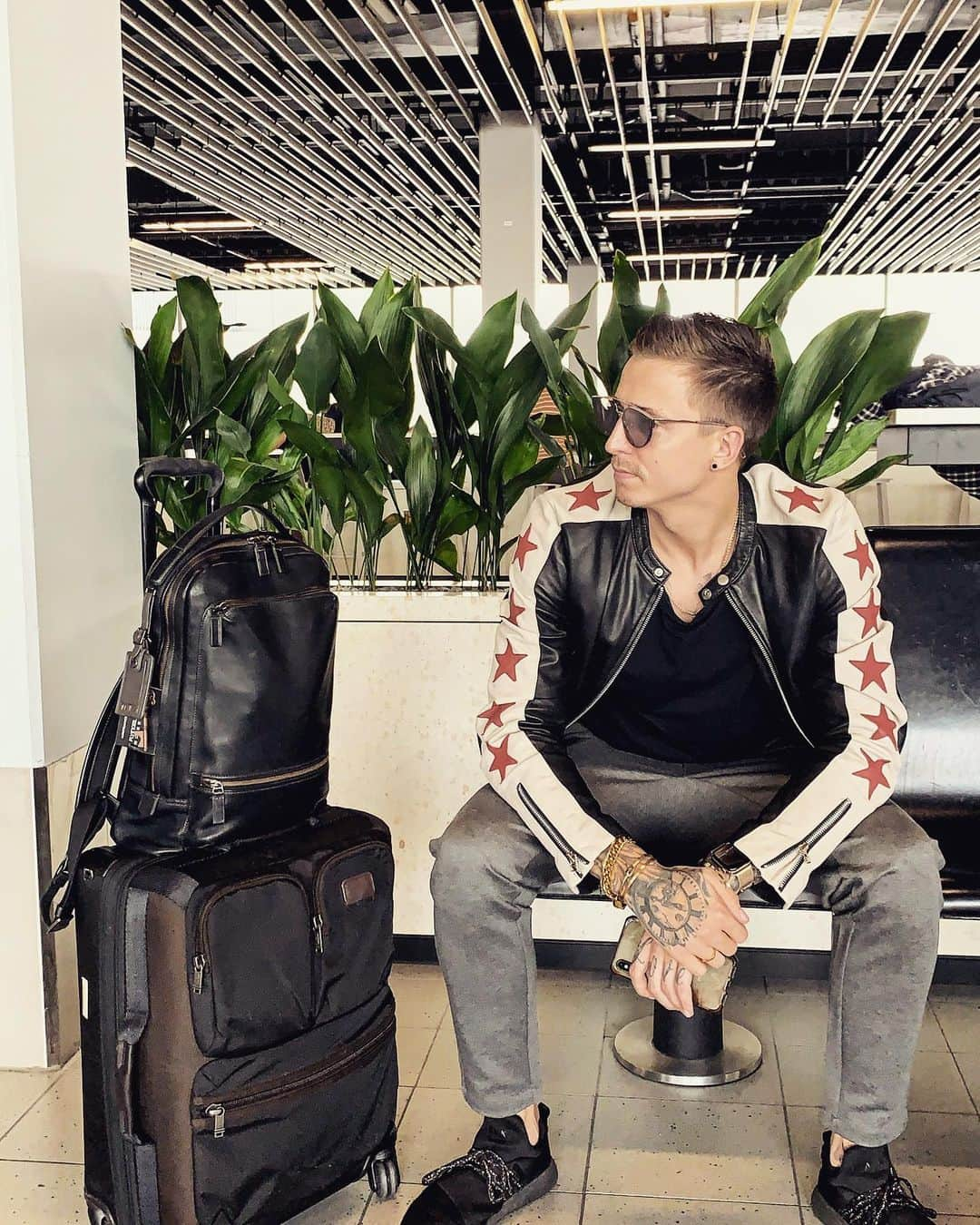 Blasterjaxxさんのインスタグラム写真 - (BlasterjaxxInstagram)「Off to India!! 🇮🇳 Can’t wait to be back!!! Playing @prismhyderabad on Saturday! 🙌」9月14日 4時02分 - blasterjaxx