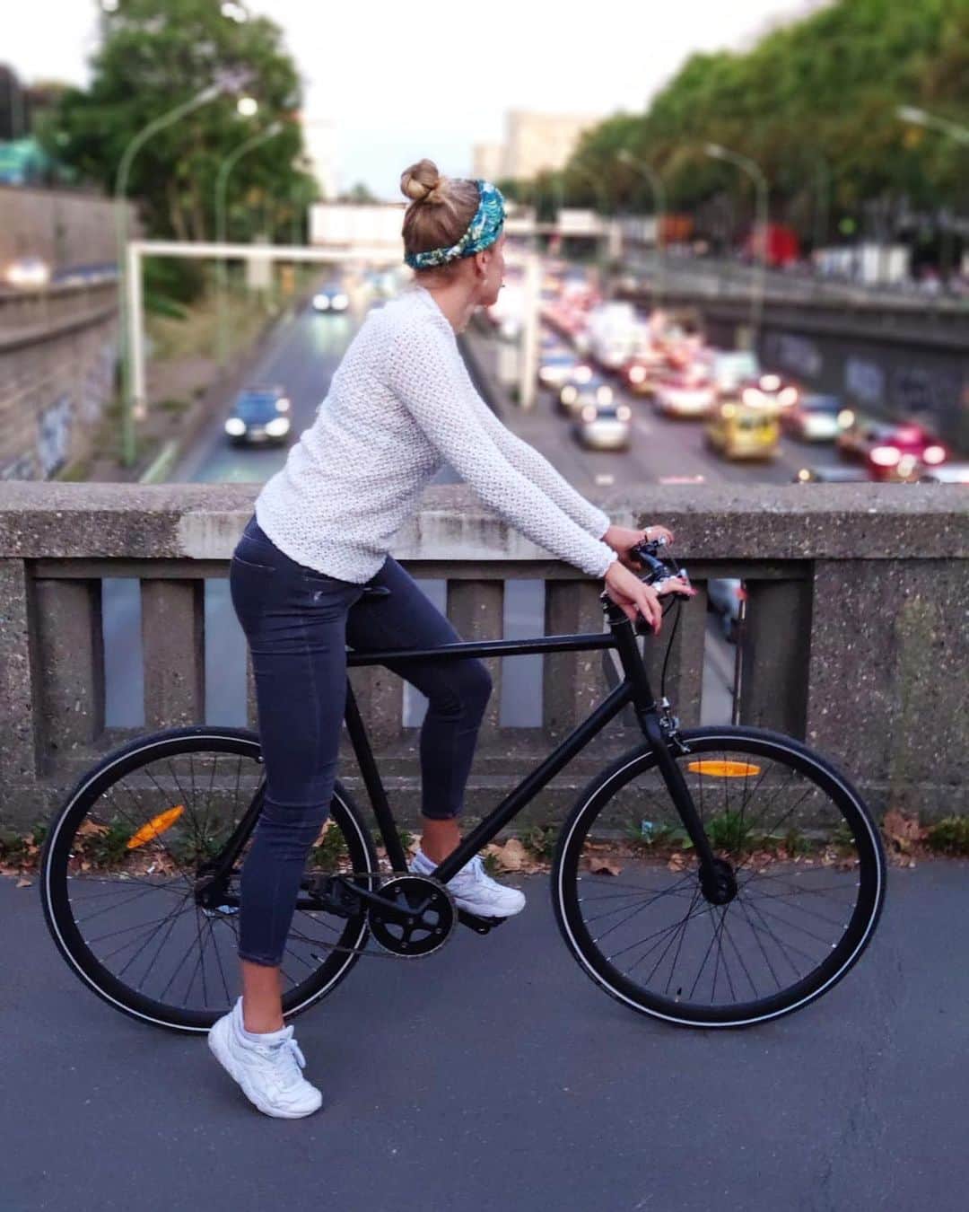 マリー・ギャヨさんのインスタグラム写真 - (マリー・ギャヨInstagram)「Fluent 🚴🏼‍♀️ #Bicycle #Paris #Friday #Move 📸 @ajbtlk」9月14日 4時09分 - marie.gayot