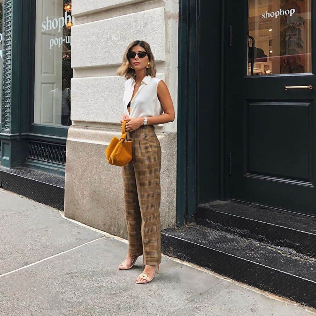 Monica Sordoのインスタグラム：「Catch Up #2 and always a great style lesson with @pamhetlinger wearing the Cubagua Earrings during #NYFW ✨❤️ #MonicaSordo #FW19 #MochimaCollection」
