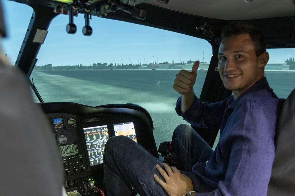 ダニーロ・ガリナリのインスタグラム：「Thanks to @leonardo_company for the amazing experience 🚁 🇮🇹」