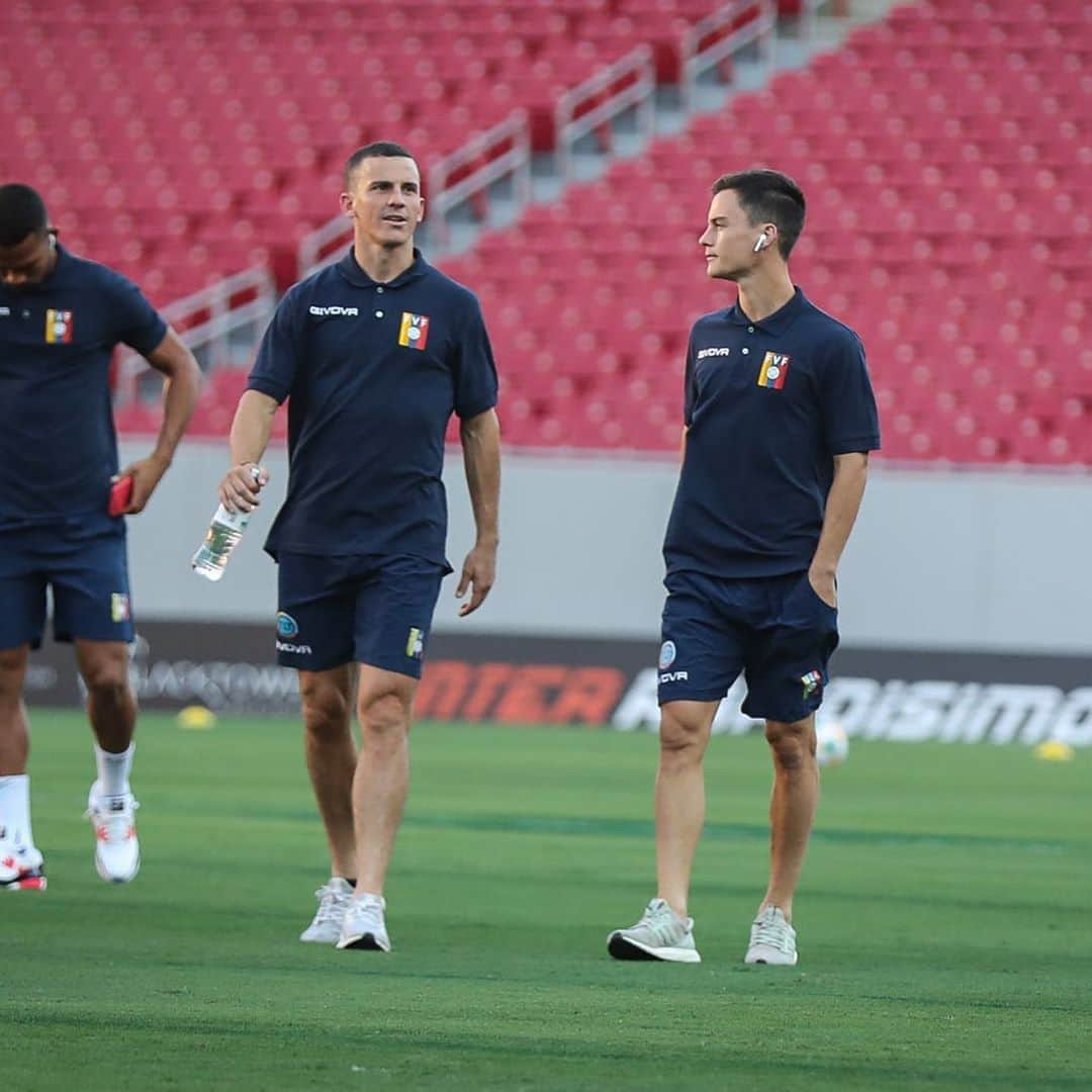 フアン・パブロ・アニョル・アコスタのインスタグラム：「A Dream come true! Big bro 🙌🏻🇻🇪 @selevinotinto」