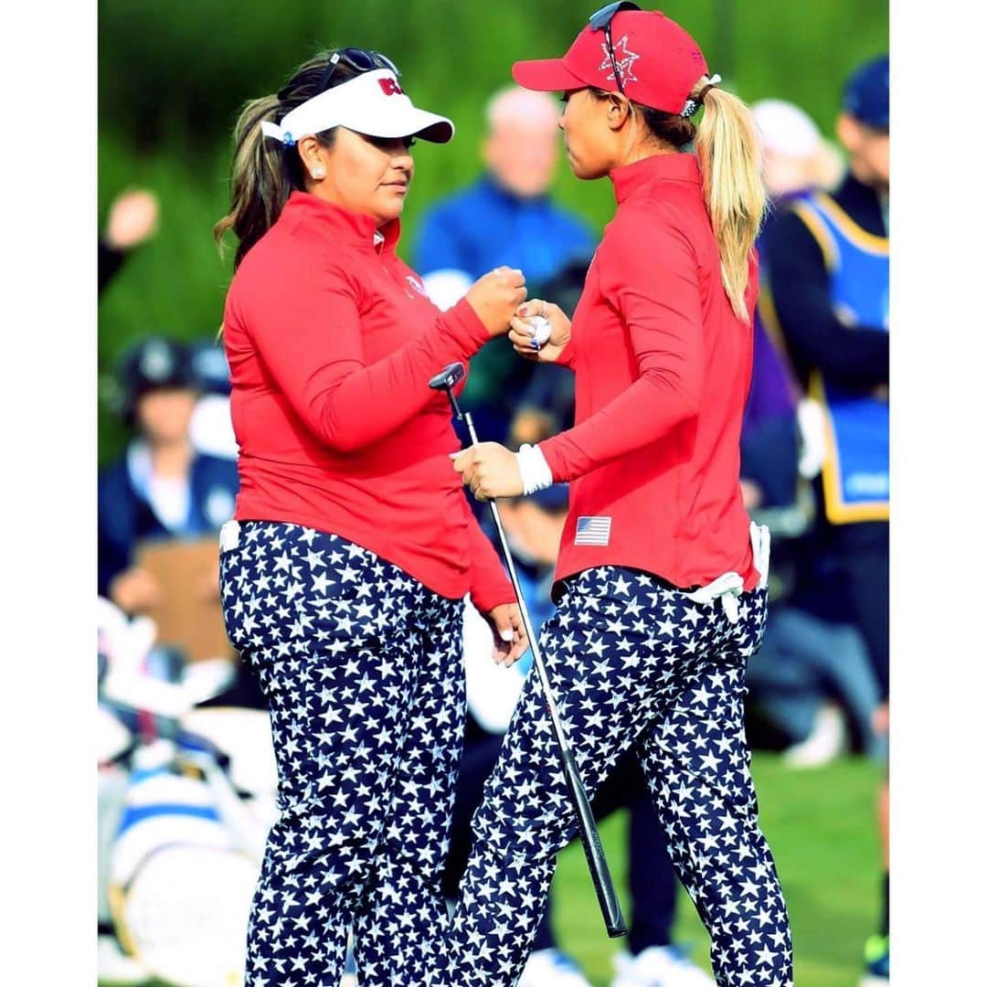 リセット・サラスのインスタグラム：「Chin up and movin on💪🏽 tough day out but there's still lots of golf left, thanks for having back partner @daniellekang ❤️」