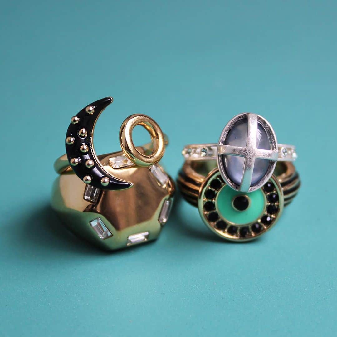 ルル フロストのインスタグラム：「It’s a ring thing. #lulufrost」