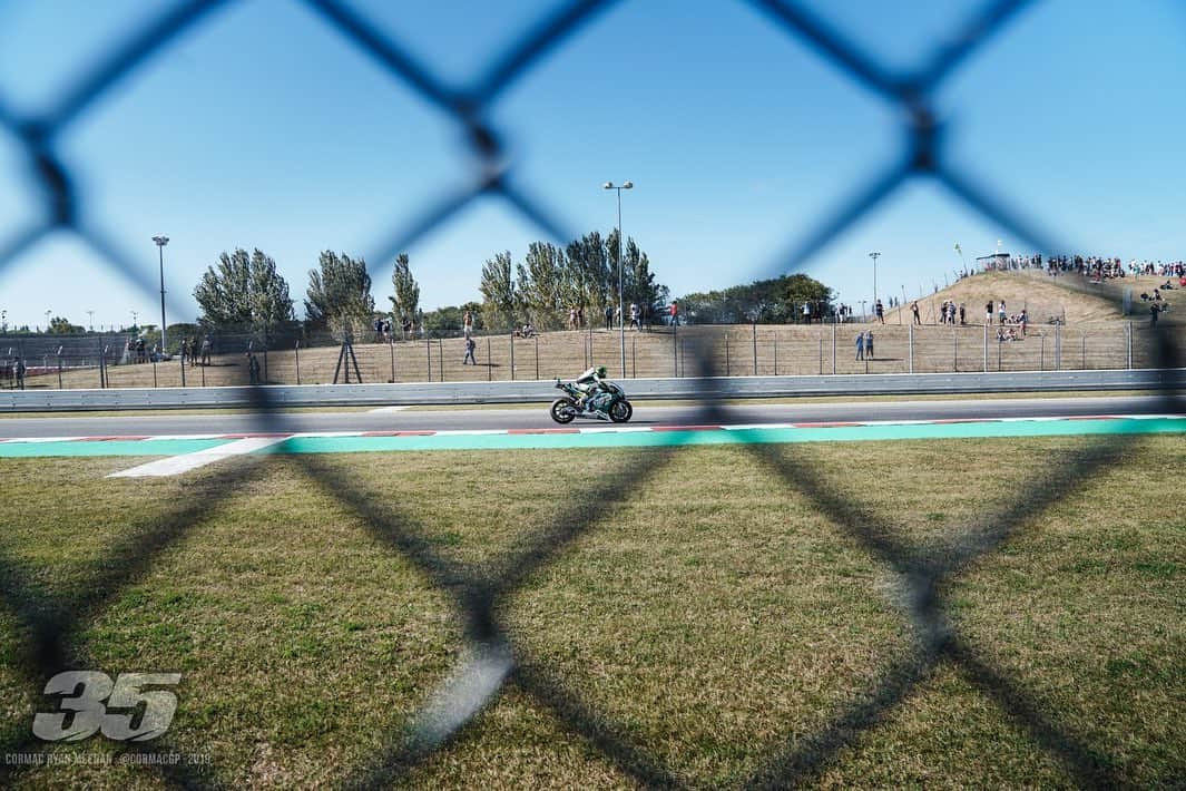 カル・クラッチローのインスタグラム：「May as well be locked up after today’s performance !  @lcr.team @monsterenergy @motogp」