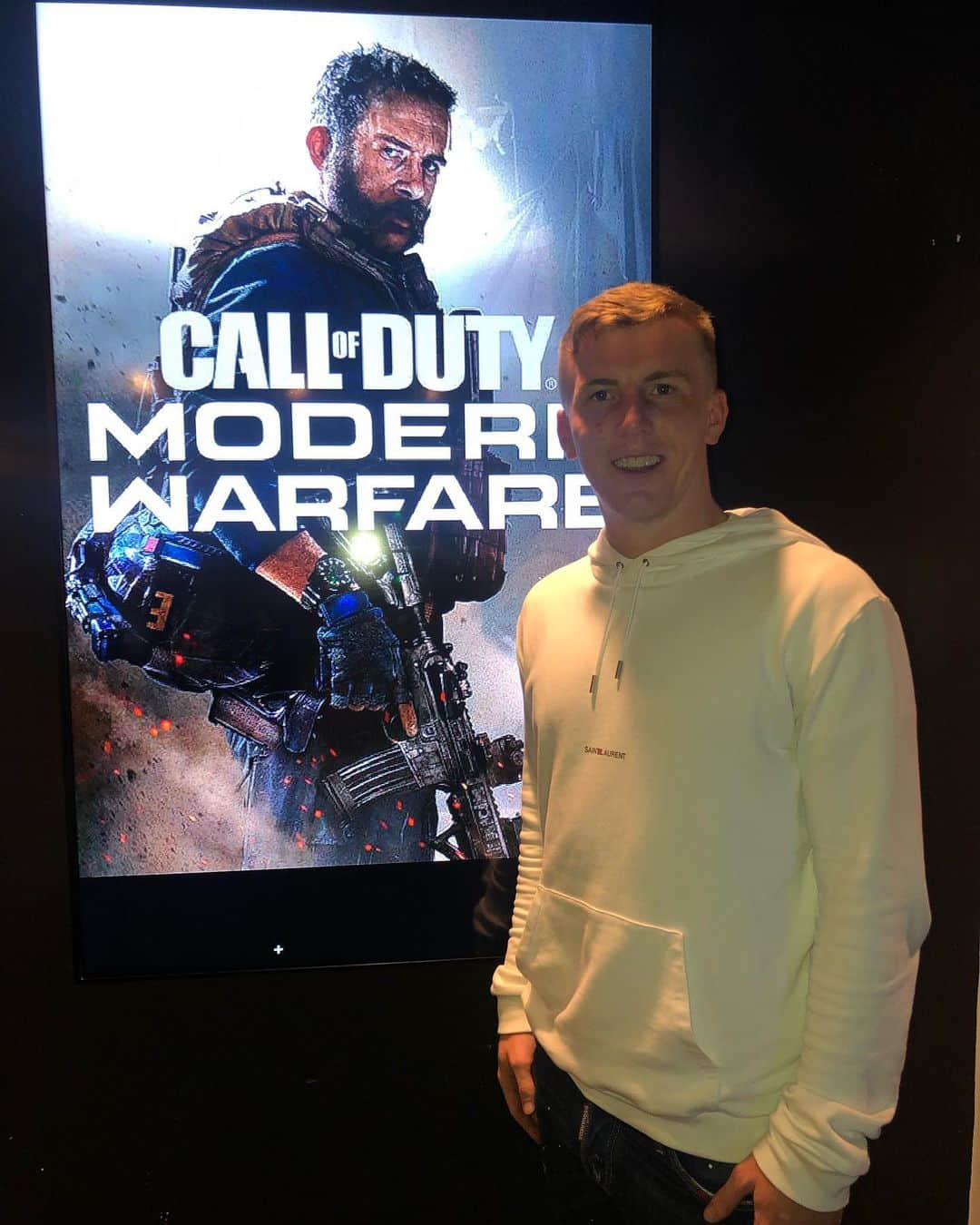 マット・ターゲットさんのインスタグラム写真 - (マット・ターゲットInstagram)「Buzzing for the full game to come out now!! Quality night at the @callofduty event. #modernwarfare #Ad」9月14日 6時24分 - mattytargett