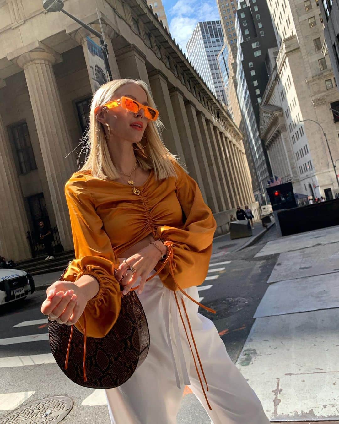 レオニー・ハンネさんのインスタグラム写真 - (レオニー・ハンネInstagram)「Big apple and a side of orange @monnierfreres. 🍊 Anzeige/Ad #LesFillesMonnier #Gucci #NYFW」9月14日 6時41分 - leoniehanne