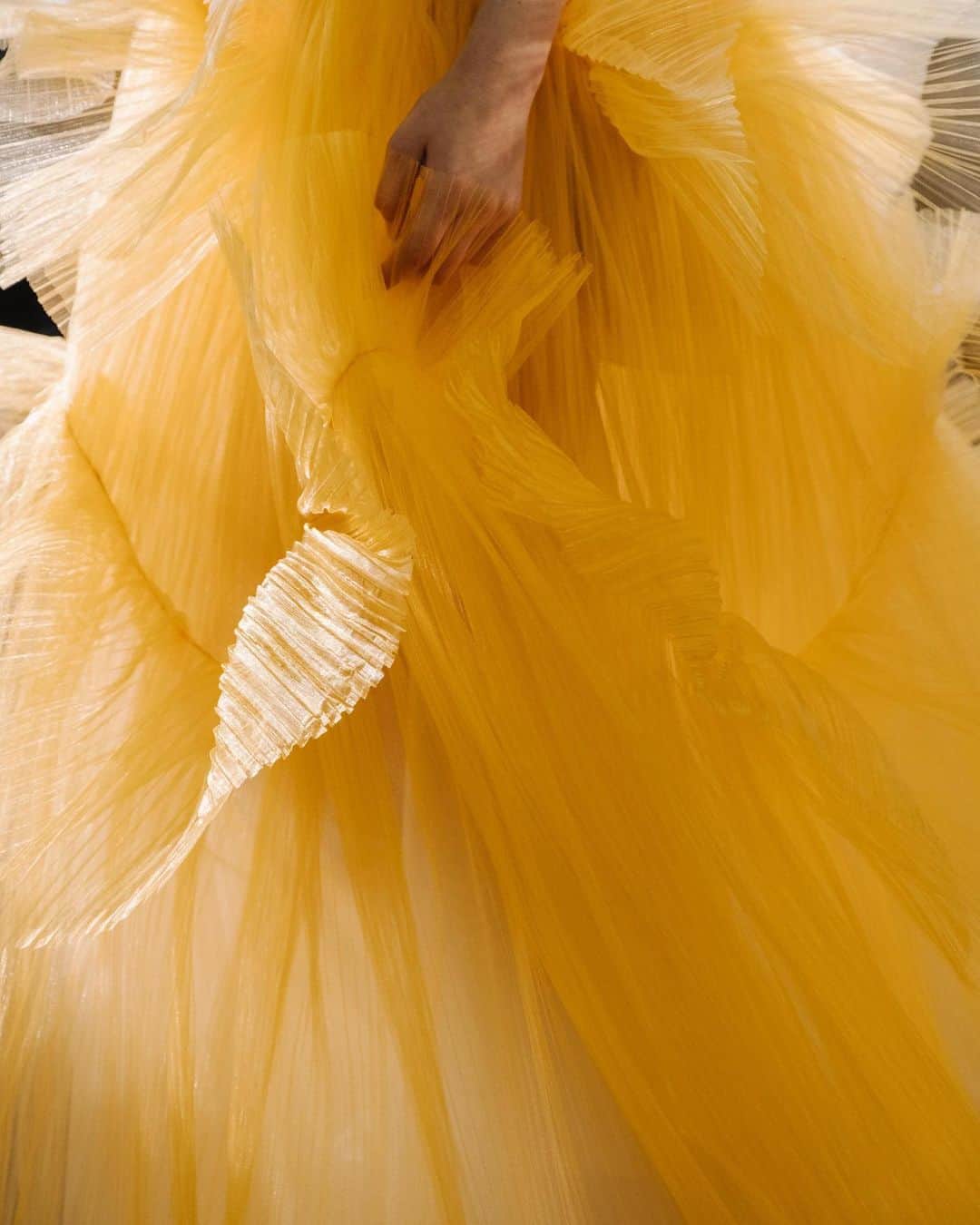 Fashion Weekのインスタグラム：「⁠⠀ ⁠⠀ It was all yellow 💛 Details at the @bibhumohapatra September 2019 runway. ⁠⠀ Photo by @donstahl. ⁠⠀ Production by @imgfocus.」