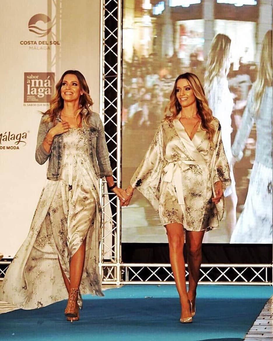 アントニオ・バンデラスさんのインスタグラム写真 - (アントニオ・バンデラスInstagram)「Orgulloso del trabajo de Nicole y Barbara 👉 BANIKI, en la Pasarela Larios de Málaga. 👏👏👏👏 @nickykim2807 @bbk_1290 @banikiofficial #Málaga #fashion #pasarelalarios #pasarelalarios2019」9月14日 6時54分 - antoniobanderas