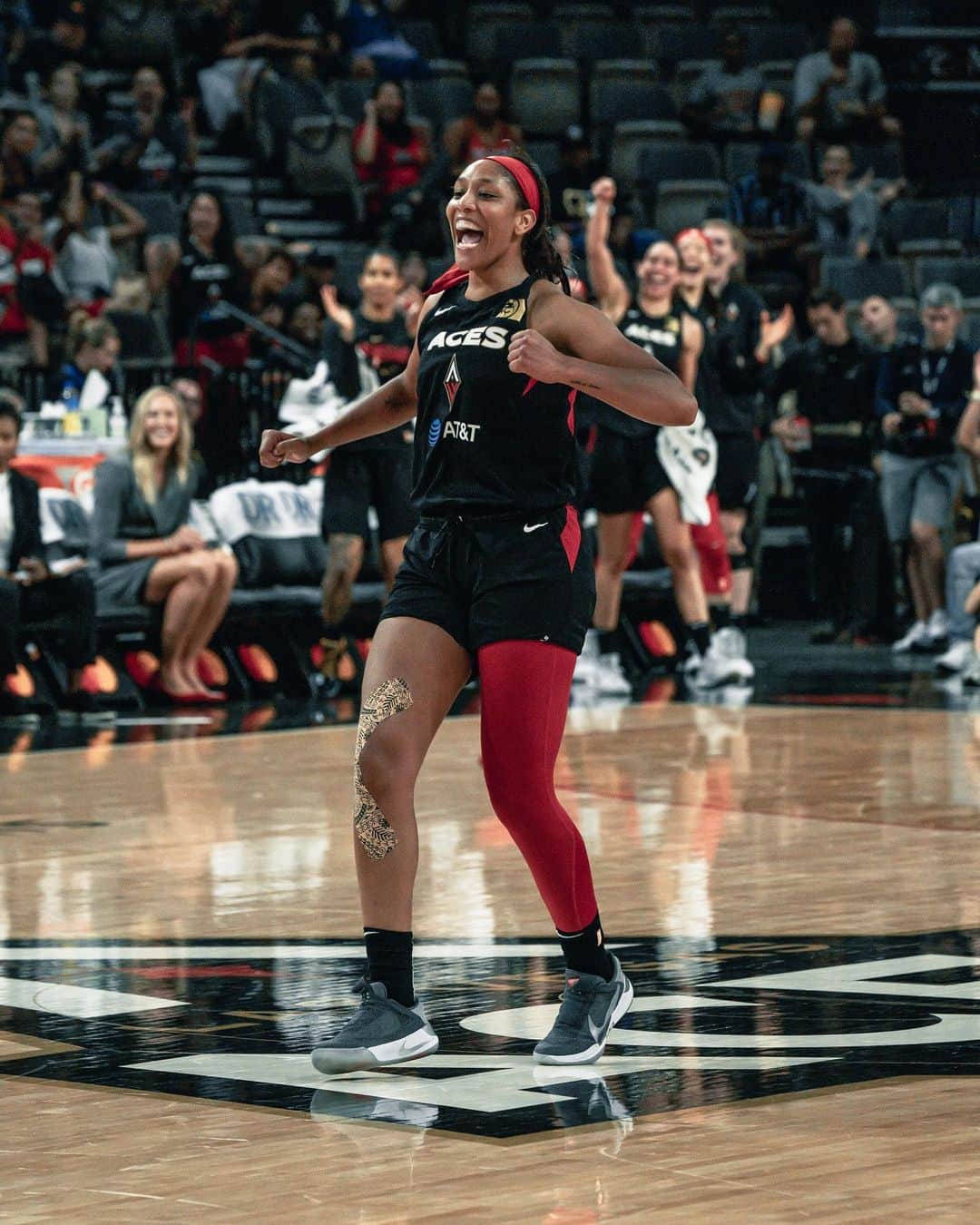 Nike Womenさんのインスタグラム写真 - (Nike WomenInstagram)「To be elite means to be great.  @Aja22Wilson is one of 144 players that make up the WNBA. Yes, only 144 roster spots exists, which means the competition is cutthroat and the season is relentless. Those who have what it takes to play at this level do so with pride. The @lvaces is one of the most exciting in the league — so we want to share their story. Watch our story and get to know the team.」9月14日 7時02分 - nikewomen