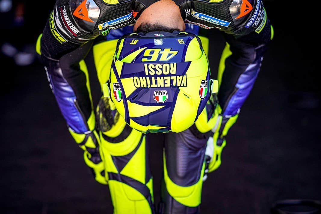 バレンティーノ・ロッシさんのインスタグラム写真 - (バレンティーノ・ロッシInstagram)「Misano world circuit,Italia  Venerdì,prove libere 📸 @falex79 @gigisoldano @calloalbanese @jesusrobledo Tino Martino」9月14日 7時04分 - valeyellow46