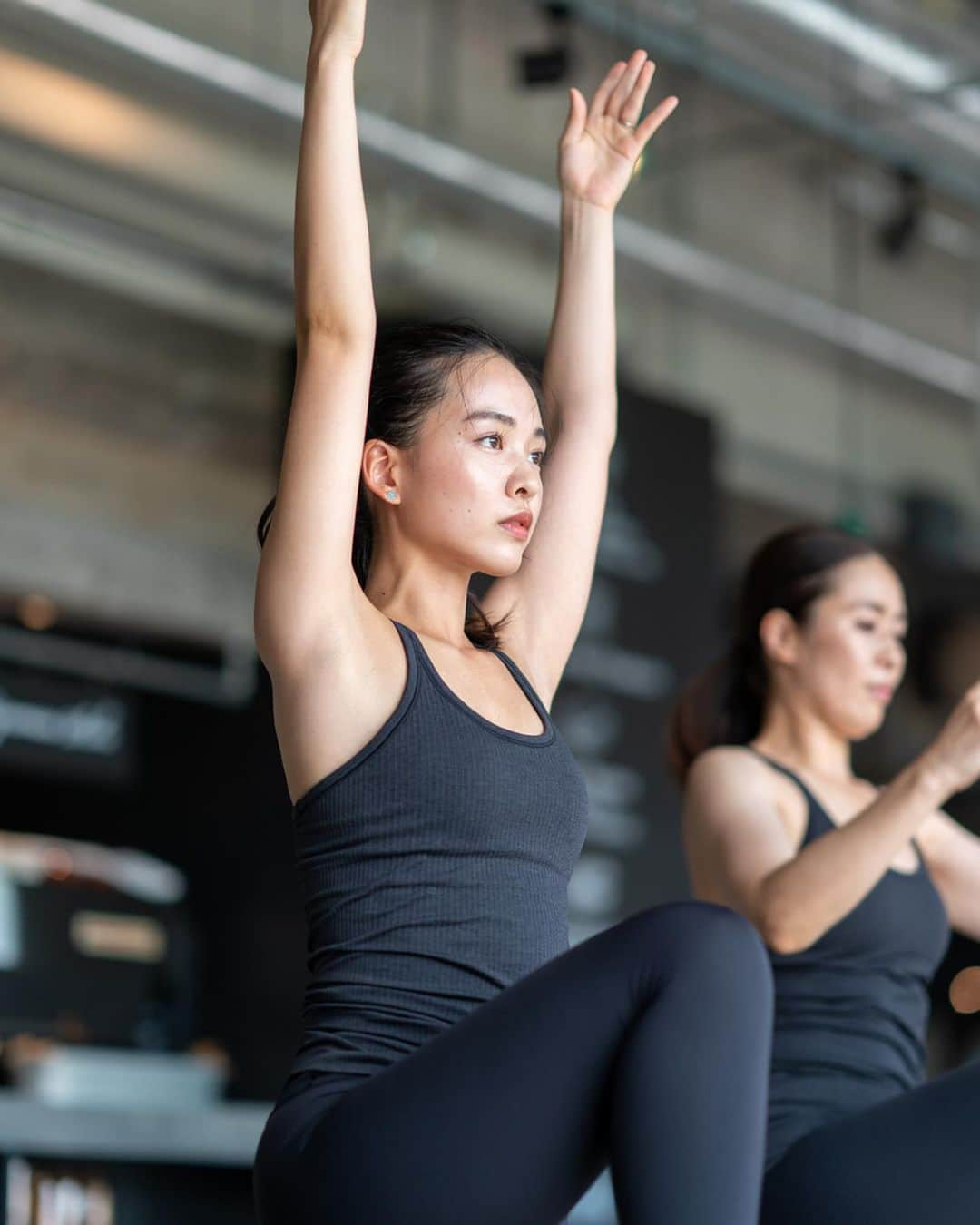 坂野志津佳さんのインスタグラム写真 - (坂野志津佳Instagram)「真剣すぎる表情。  yoga class @sohila.yoga  photo by @yasuchin190  supported by @lululemonjp  #一日一汗  #lululemon  #ヨガ #ヨガインストラクター  #yoga #yogini #yogalife #japan #japanesegirl #me」9月14日 7時25分 - oshizu0511