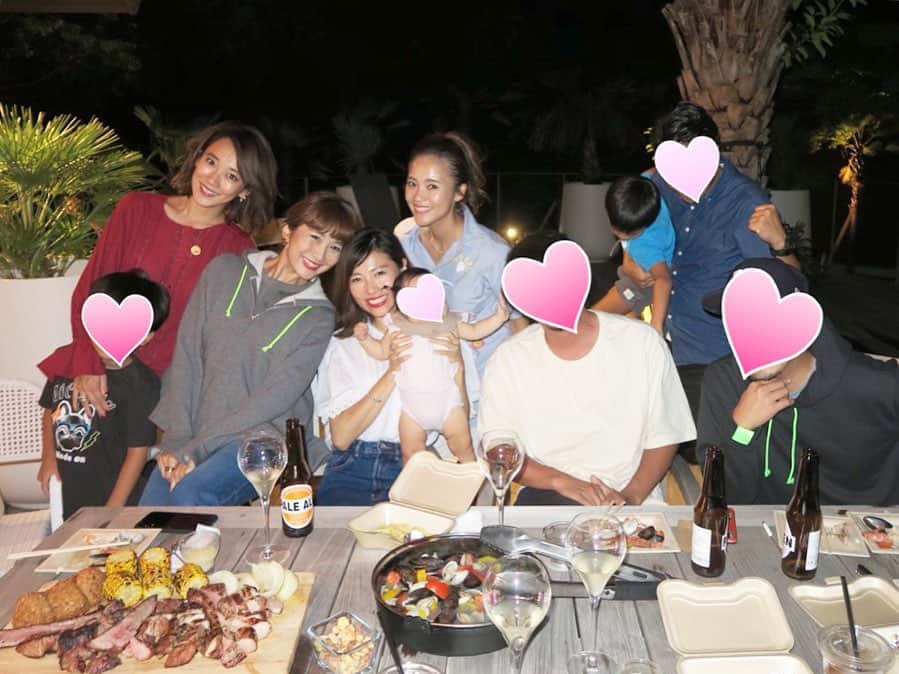 のインスタグラム：「舞洲にあるグランピング場、ホテルロッジ舞洲に来ています♡昨夜は日本の夕日100選に選ばれた夕景を見た後(5枚目♡)、一際目立つ素敵なログハウスでおもてなしBBQ！グラタンやシーフードから始まり豚牛鶏と、お肉のフルコース！そのまま気付けば夜中の3時。笑 普段早寝の皆が終始目をギラギラさせてgirls＆boys talkに夢中になってた♡笑 これがお泊まり会の醍醐味＼(^o^)／ #ホテルロッジ舞洲#ロッジ舞洲#グランピング#舞洲#大阪」