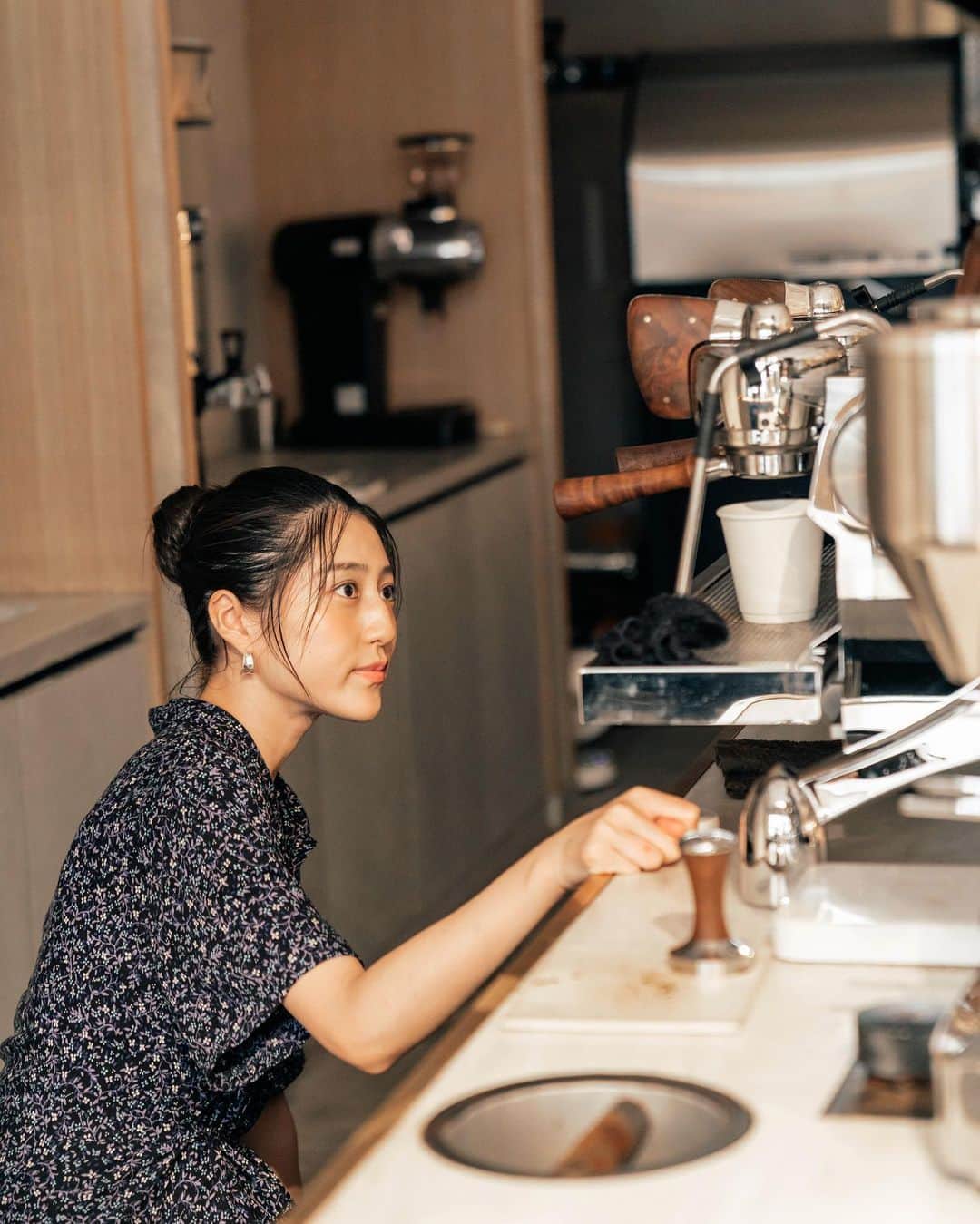 山口淳一さんのインスタグラム写真 - (山口淳一Instagram)「Good morning from @here.kyoto — #japan #kyoto #here #coffee #herekyoto #canele #latte #latteart #art #cafe #slayer #espresso #roasting #roaster #probat  #日本 #京都 #コーヒー #カヌレ #ココカヌレ #ラテ #ラテアート #アート #スレイヤー #エスプレッソ #ロースター #焙煎」9月14日 7時47分 - junichi_yamaguchi