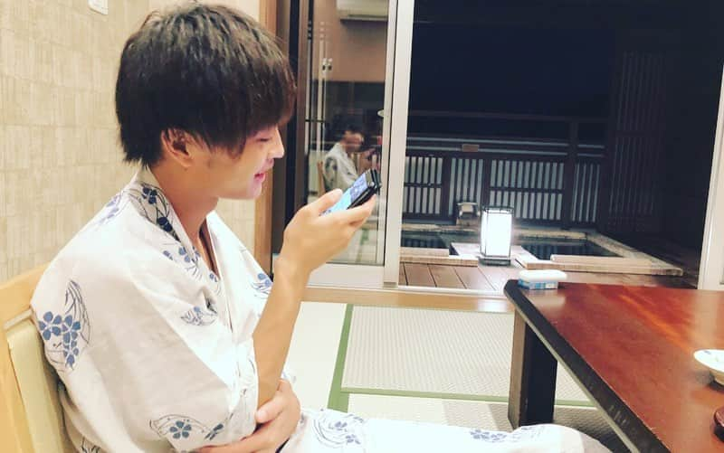 七瀬美月さんのインスタグラム写真 - (七瀬美月Instagram)「宿は海のはなってところに泊まりました🌳山奥✨ . 空気綺麗だし景色いいし温泉気持ちいいし🧖‍♀️ ご飯美味しいし旦那くんの誕生日祝いだけど 私まで癒された♨️🥰 . ご飯一品ずつくるタイプだったからお腹いっぱいになった🍚🤤伊勢海老のお刺身ぷりぷり美味しすぎた🦞 . 旦那くん27歳おめでとう🎉🎂☺️💓 .  昨日はイチゴのお店と🍓 トリックアートと来宮神社と⛩ サンビーチ🏖に行きました💓 . ７枚目の写真じわる。w .  #トリックアート迷宮館#海のはな #来宮神社#温泉旅行#熱海#hbd#露天風呂付き客室 #Atami#熱海温泉#旅館#浴衣#誕生日旅行 #畳#伊勢海老#蟹#大好き#gm#夫婦#bonbonberry」9月14日 8時01分 - yskwask1114