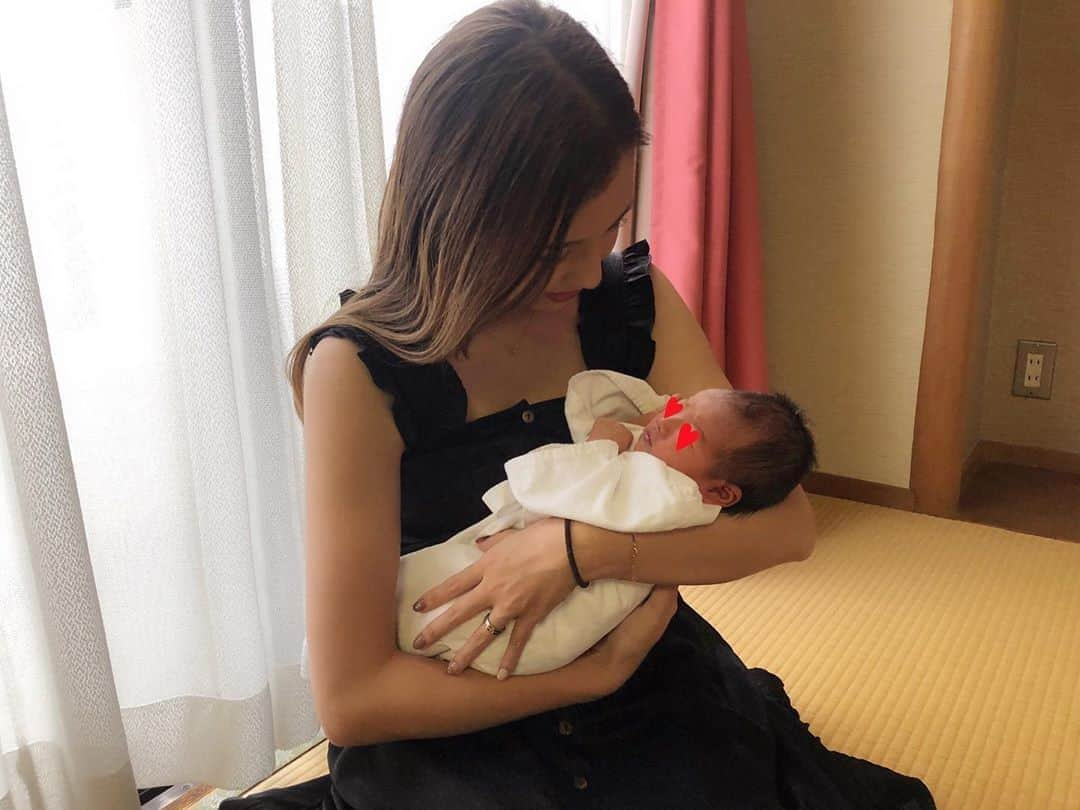 丸高愛実さんのインスタグラム写真 - (丸高愛実Instagram)「先日、ご近所さんbaby👶が産まれたので会いに😍💓 あー可愛いかった❤️天使👼  #赤ちゃん #baby #天使 #ご近所さん」9月14日 7時58分 - marutakamanami