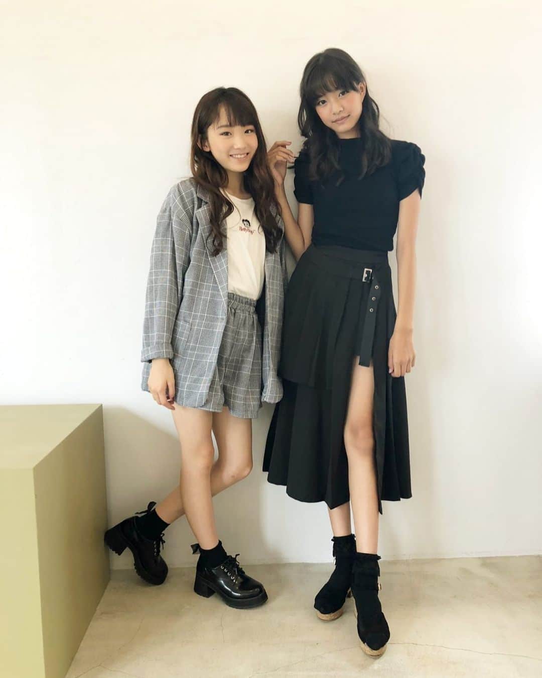 のインスタグラム：「今日も朝から撮影📸 ココとミヅキの大人っぽ秋私服💕 #井口虹姫 #美月 #ニコプチ #プチモ #プチモの私服」