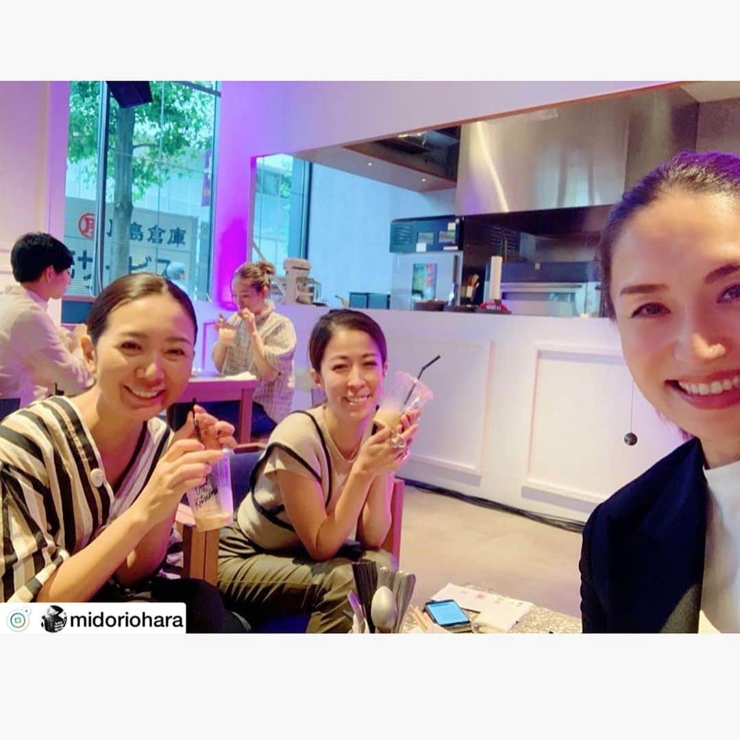 亀恭子のインスタグラム：「昨日、 トークショー&パーソナルスタイリングアドバイス でした。 . . . イベント後に… @midoriohara @erika316  と、 1FのSpecial cafeにて。 . . 癒しの友と美味しいご飯。 心身共に、すごく居心地が良かった❤︎ . . . 昨日は、 久しぶりに @kishibeniko さんや、 MCで @yumiko_tochika ちゃんに会えました❤︎ . . 3日間限定のSpecial event 明日 9月15日 日曜日までです。 是非遊びに行ってください^ ^ . . #Repost @midoriohara with @get_repost ♥️♥️♥️ イベント中の束の間の幸せ時間🤗 sincereさんメニューにkitsunecafeのラテありまっせ🙈 sincereさん、めちゃめちゃ美味しい👏👏👏 ... ... #sincere #lunch #stripedepartment  #popupstore #kitsunecafe . . . . 》》》》》》》》》》》》》》》 @stripedepartment 「Update Your 24 Hours」 ・・・ ストライプデパートメント初！「Update Your 24 Hours」をテーマに上質を知る大人のための体験型リアルストアを東京/渋谷 @hotelkoetokyo にて 9/13(金)〜9/15(日)の３日間限定でポップアップ開催！  豪華ゲストによるトークショーやパーソナルスタイリングサービス、限定商品、ブランドによるポップアップ、人気シェフ監修カフェなど幅広いライフスタイル型コンテンツを展開。  ご来場には入場チケットが必要です（無料） 当日は混み合いますので事前にお申し込みください。  詳しくは @stripedepartment  プロフィールURLから特設サイトへ ———————————————————— STRIPE DEPARTMENT Update Your 24Hours ３日間限定・体験型リアルストアオープン  場所：@hotelkoetokyo（渋谷駅から徒歩５分） 日時：9/13(金)〜9/15(日) 9時-21時 *最終日18時閉店 入場チケット：https://stdp.jp/popup_store  #STRIPEDEPARTMENT #ストデパ #updateyour24hours @stripedepartment ———————————————————— *イベントご来場には「入場チケット」が必要となります。@stripedepartment プロフィールURLからチケットをお申込みください（無料）*トークショー・ワークショップお申込みのお客様は、お時間に余裕を持ってご来場ください。 混雑によっては待ち時間をいただく場合がございます。 》》》》》》》》》》》》》》》」
