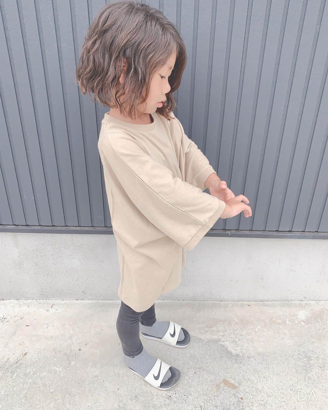 のインスタグラム：「newhair♥︎︎ ・ ・ 久しぶりにデジパーかけたひーちゃん ↑ 自分のこと最近ひーちゃんって言うんだよね…w😂 ・ ・ 今回もお利口さんでした💯✨ ・ ・ ━━━━━━━━━━━━━━━」