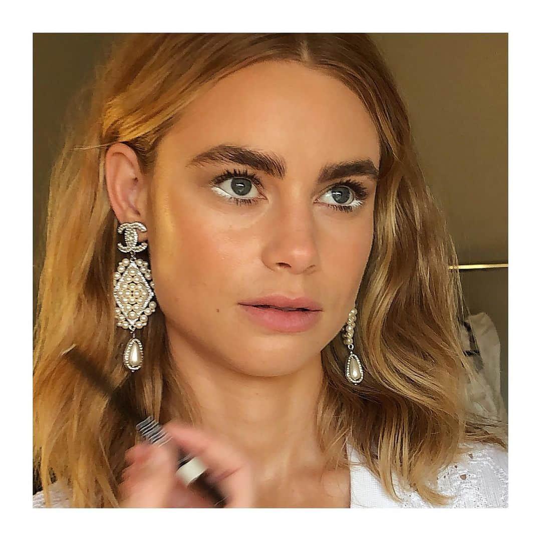 JO BAKERさんのインスタグラム写真 - (JO BAKERInstagram)「L U C Y • F R Y 🇦🇺 White stripy Situ.... on #lucyfry for @chanelofficial event @chateaumarmont last night... style @chanelofficial @lucywarrenstyle  Hair @hairbyjohnd  Makeup by me #jobakermakeupartist 💋」9月14日 8時53分 - missjobaker