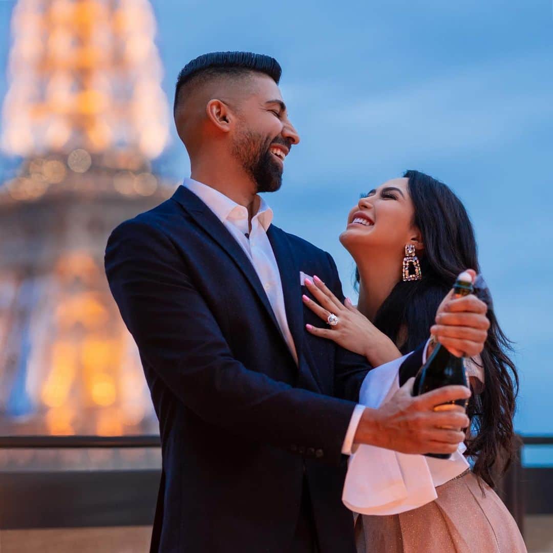laurag_143のインスタグラム：「He liked it so much he put a ring on it! 💍」