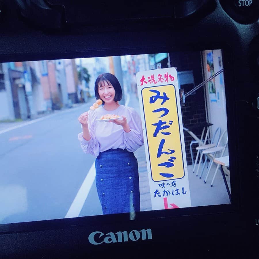 砂川陽香さんのインスタグラム写真 - (砂川陽香Instagram)「ㅤㅤㅤㅤㅤㅤㅤㅤㅤㅤㅤㅤㅤ ㅤㅤㅤㅤㅤㅤㅤㅤㅤㅤㅤㅤㅤ とある撮影で茨城県にお邪魔しました 広告の撮影は久々だったので 楽しかった ＋ 難しみでした、、、！ ㅤㅤㅤㅤㅤㅤㅤㅤㅤㅤㅤㅤㅤ ここの#みつだんご は本当に美味しくてお土産用に購入したほど✌︎ ㅤㅤㅤㅤㅤㅤㅤㅤㅤㅤㅤㅤㅤ  #みたらし団子 に似てるけど全然違うの みたらし団子は#もち米 を使っているのに対して みつだんごは#小麦粉 だからパクッと軽くてどんどん食べれる…！ 1本60円という手頃な価格もありがたい ◎ ㅤㅤㅤㅤㅤㅤㅤㅤㅤㅤㅤㅤㅤ 芸能人も沢山来てるみたいで お店のおばあちゃんも取材慣れしてた✌︎ 可愛かったなー🍡🍡 大洗に訪れた際には行ってみてほしいお店\(　˙-˙　)/ ㅤㅤㅤㅤㅤㅤㅤㅤㅤㅤㅤㅤㅤ  プライベートでもぜひまた行きたいです𓇼 ㅤㅤㅤㅤㅤㅤㅤㅤㅤㅤㅤㅤㅤ ㅤㅤㅤㅤㅤㅤㅤㅤㅤㅤㅤㅤㅤ #shooting #撮影 #ロケ #ロケ撮影 #広告撮影#観光地 #観光地巡り#茨城 #味の店たかはし #美味しかった #大洗 #大洗サンビーチ #広告撮影 #ママモデル #mamagirl #二児のママ #産後2ヶ月 #canon #キャノン #一眼レフ #bigsmile #smile #笑顔 #楽しそう」9月14日 9時06分 - hirokattsunnnn