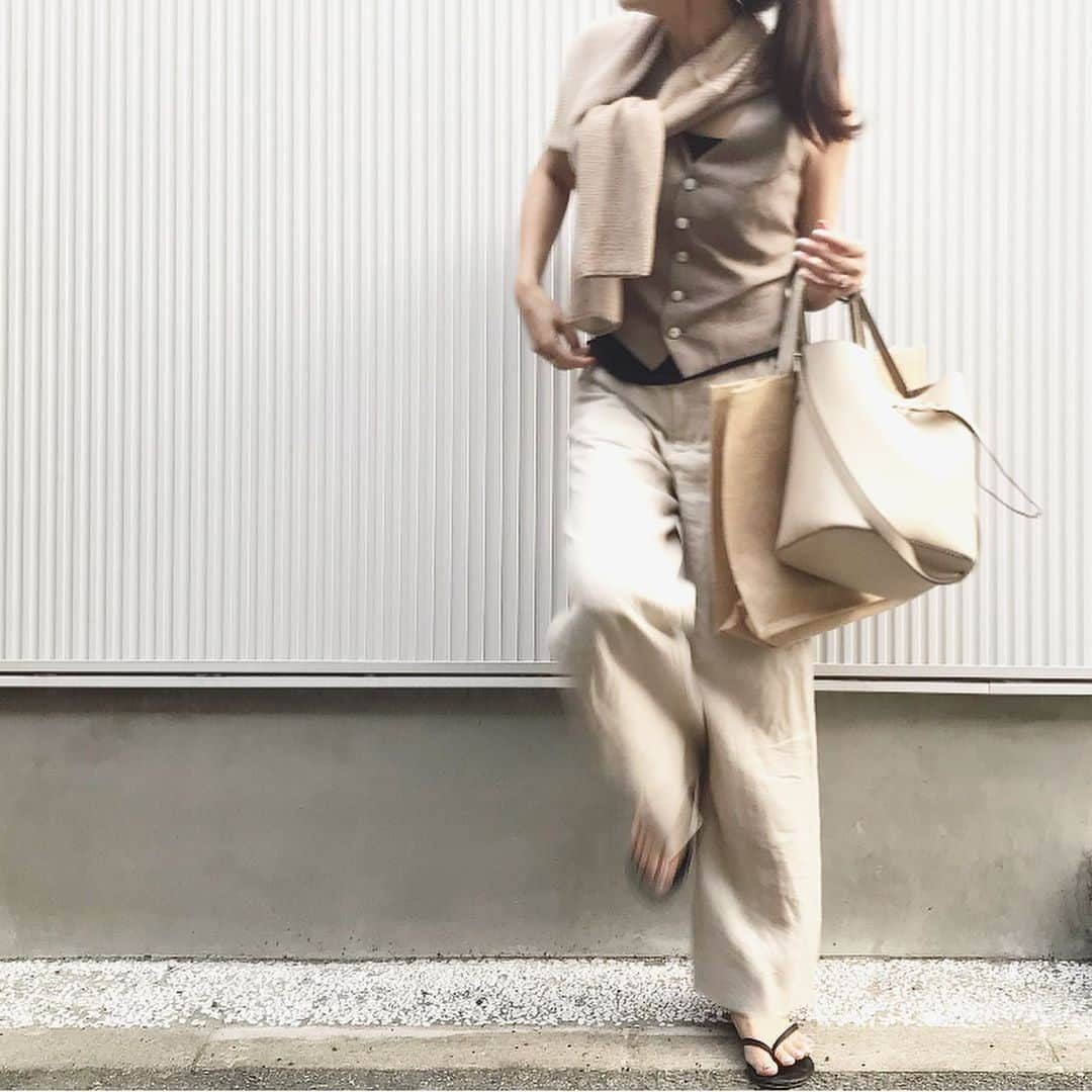 Michikoさんのインスタグラム写真 - (MichikoInstagram)「_______ Beige loving!✔️ . Absolutely in ❤️, simplicity of colors and textures just make our outfit so classy casual. . . #throwback #beigeoutfit .」9月14日 9時08分 - michiko.jp