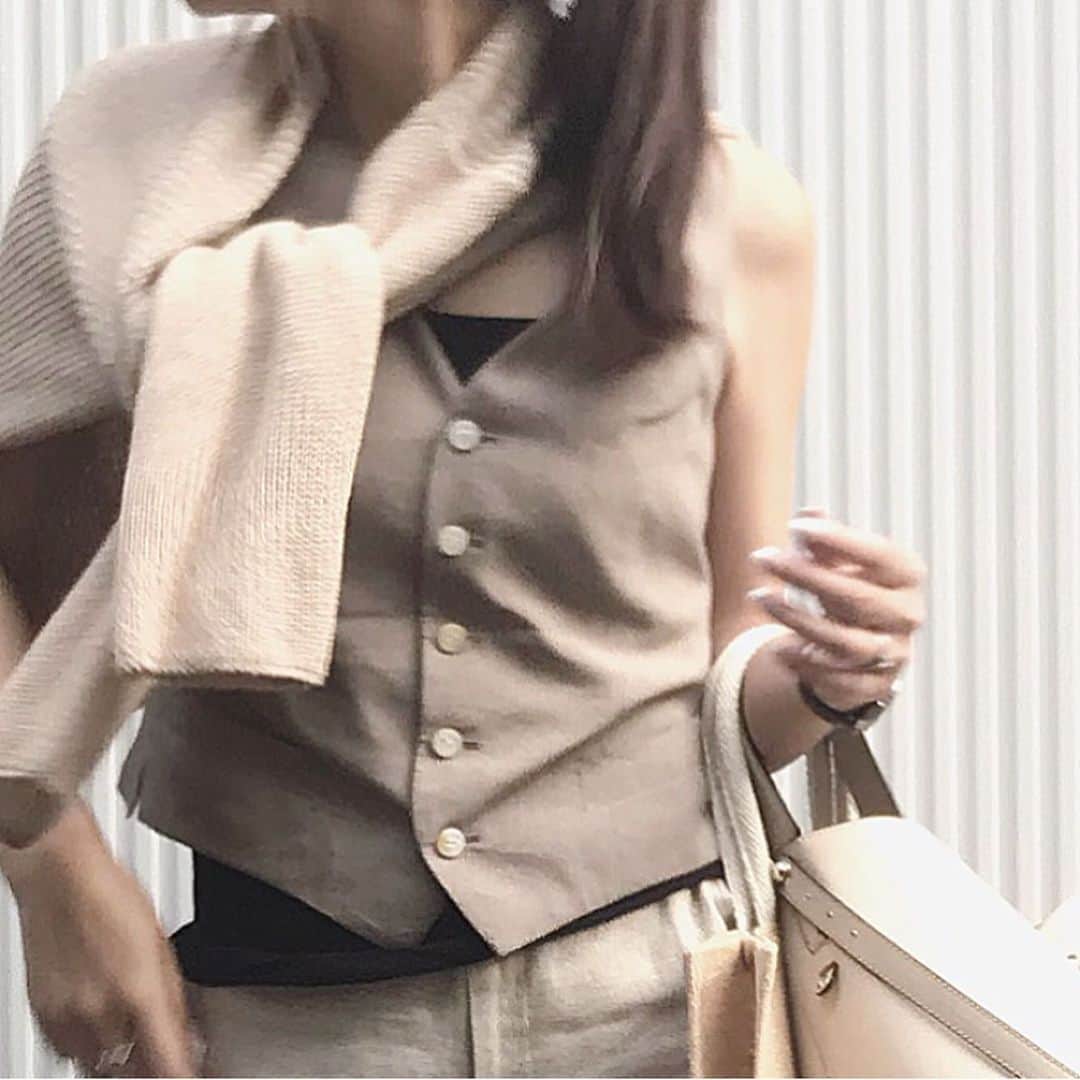 Michikoさんのインスタグラム写真 - (MichikoInstagram)「_______ Beige loving!✔️ . Absolutely in ❤️, simplicity of colors and textures just make our outfit so classy casual. . . #throwback #beigeoutfit .」9月14日 9時08分 - michiko.jp