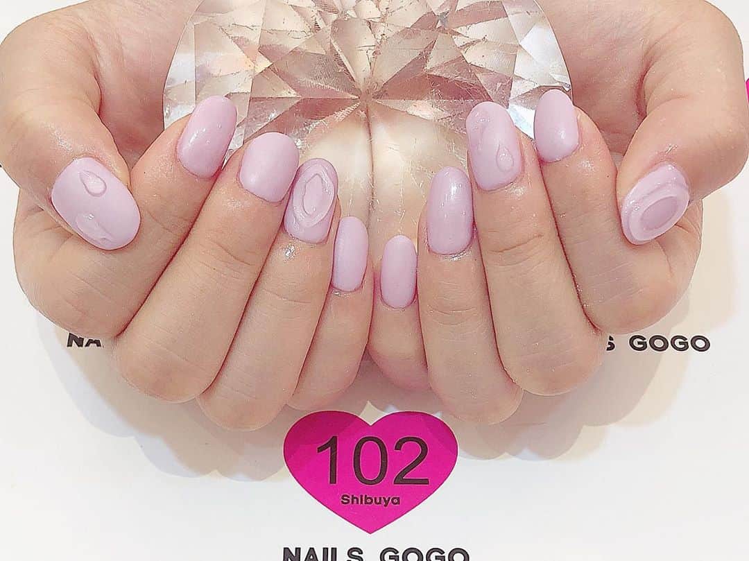 のインスタグラム：「ラベンダー ワンカラーマットネイル💅  秋らしく  ラベンダー  マットなところがツボです🔫💥 #beauty #nail #美容 #秋ネイル #ラベンダー #ネイル #マットネイル」